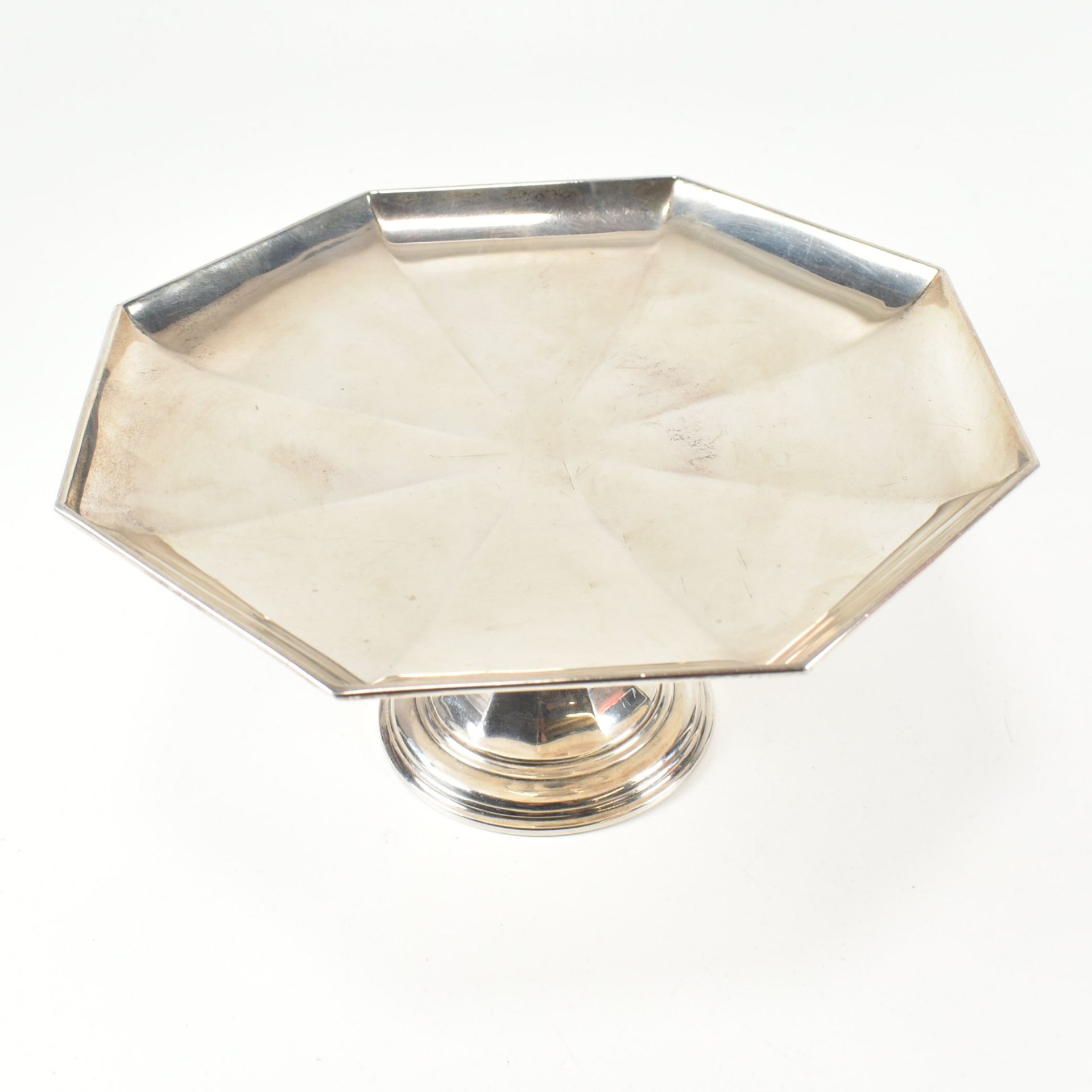 GEORGE V HALLMARKED SILVER CAKE STAND - Image 4 of 8
