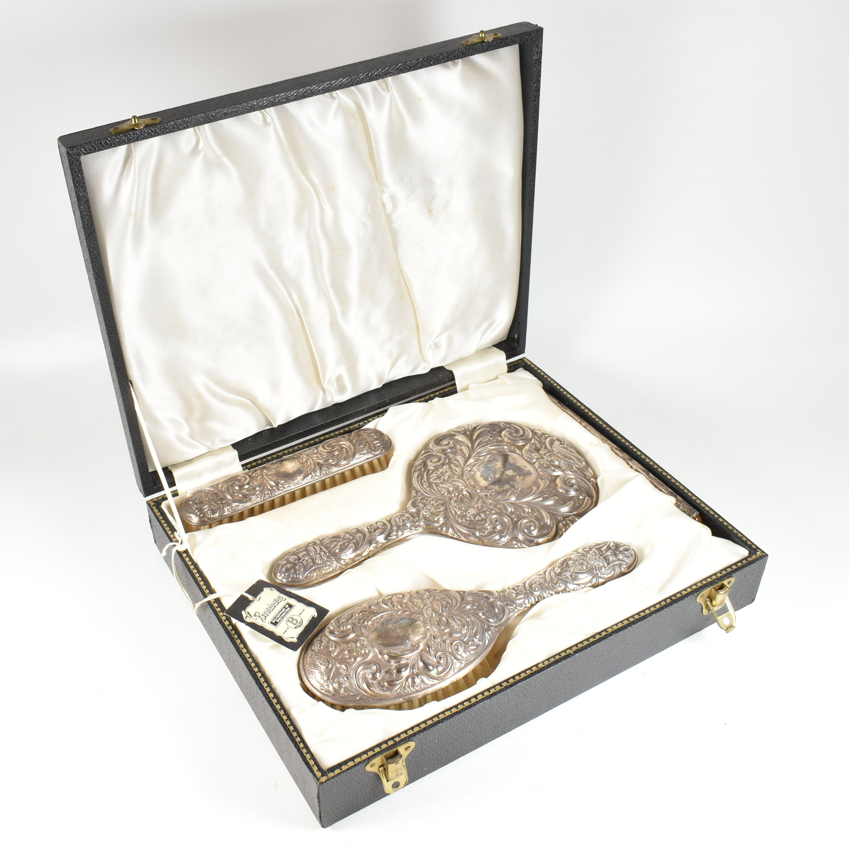 1960S HALLMARKED SILVER MOUNTED TRAVEL VANITY SET