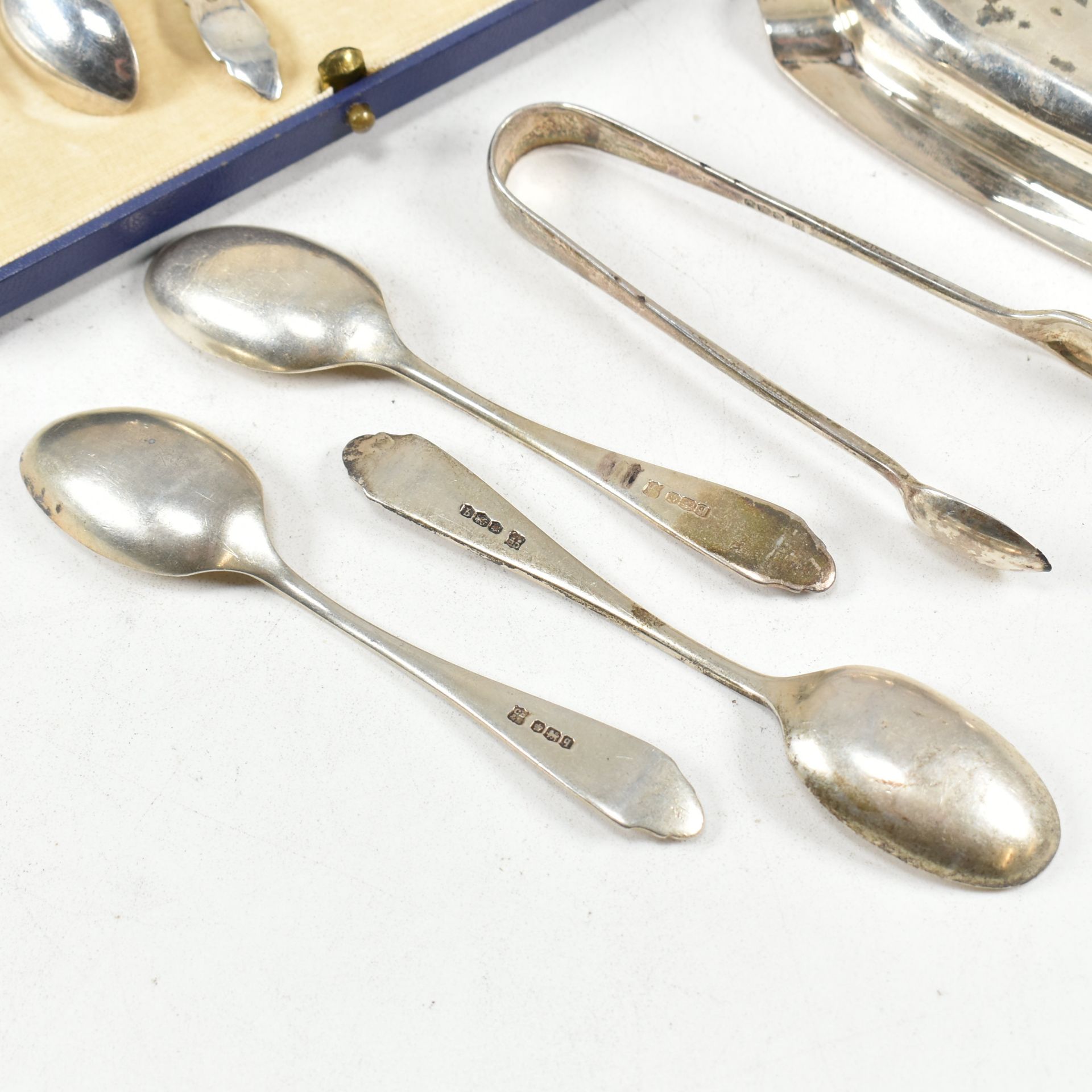 EARLY 20TH CENTURY HALLMARKED SILVER FLATWARE ITEMS - Image 8 of 11