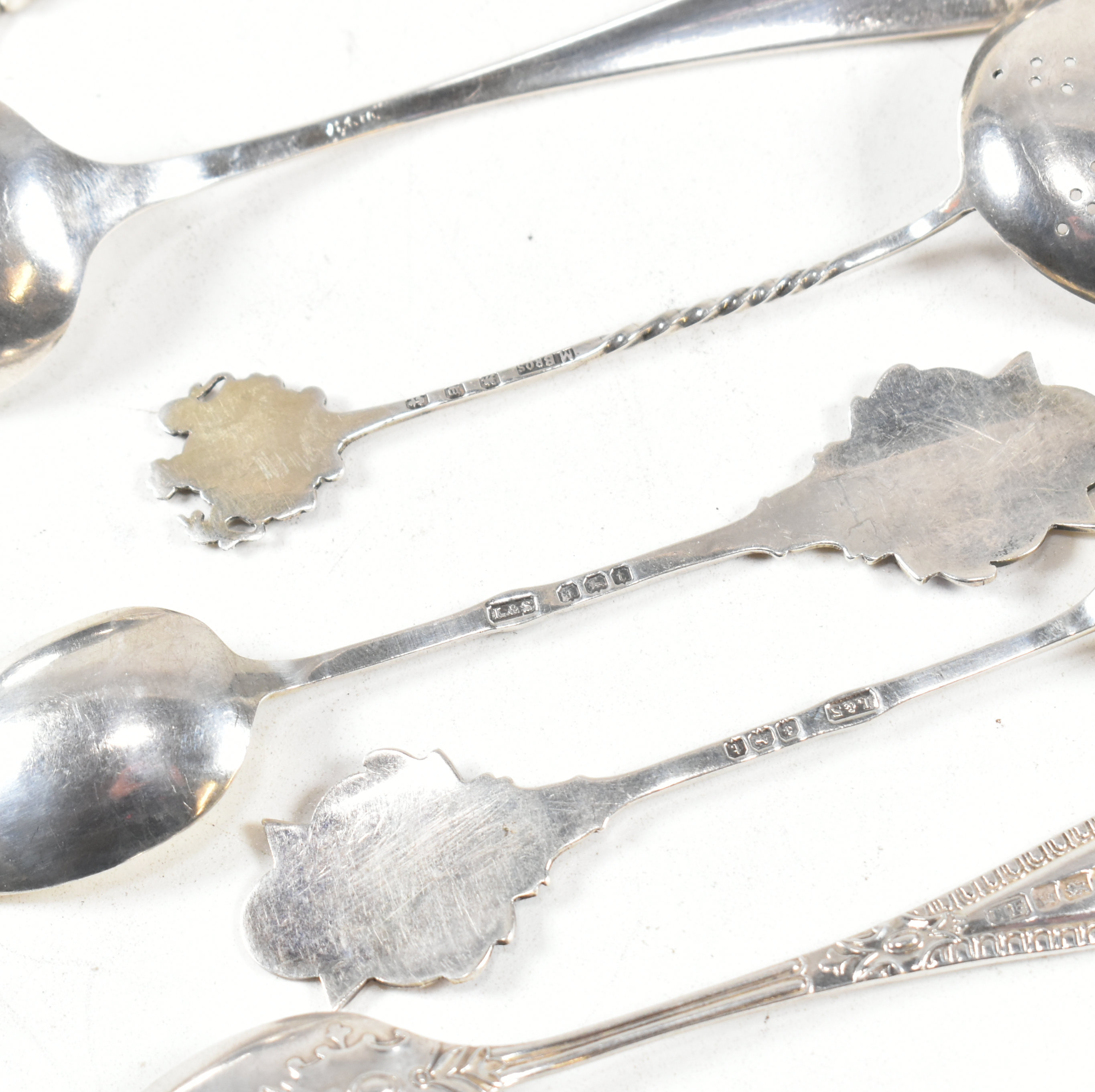 HALLMARKED SILVER STERLING & WHITE METAL SOUVENIR SPOONS - Image 8 of 10