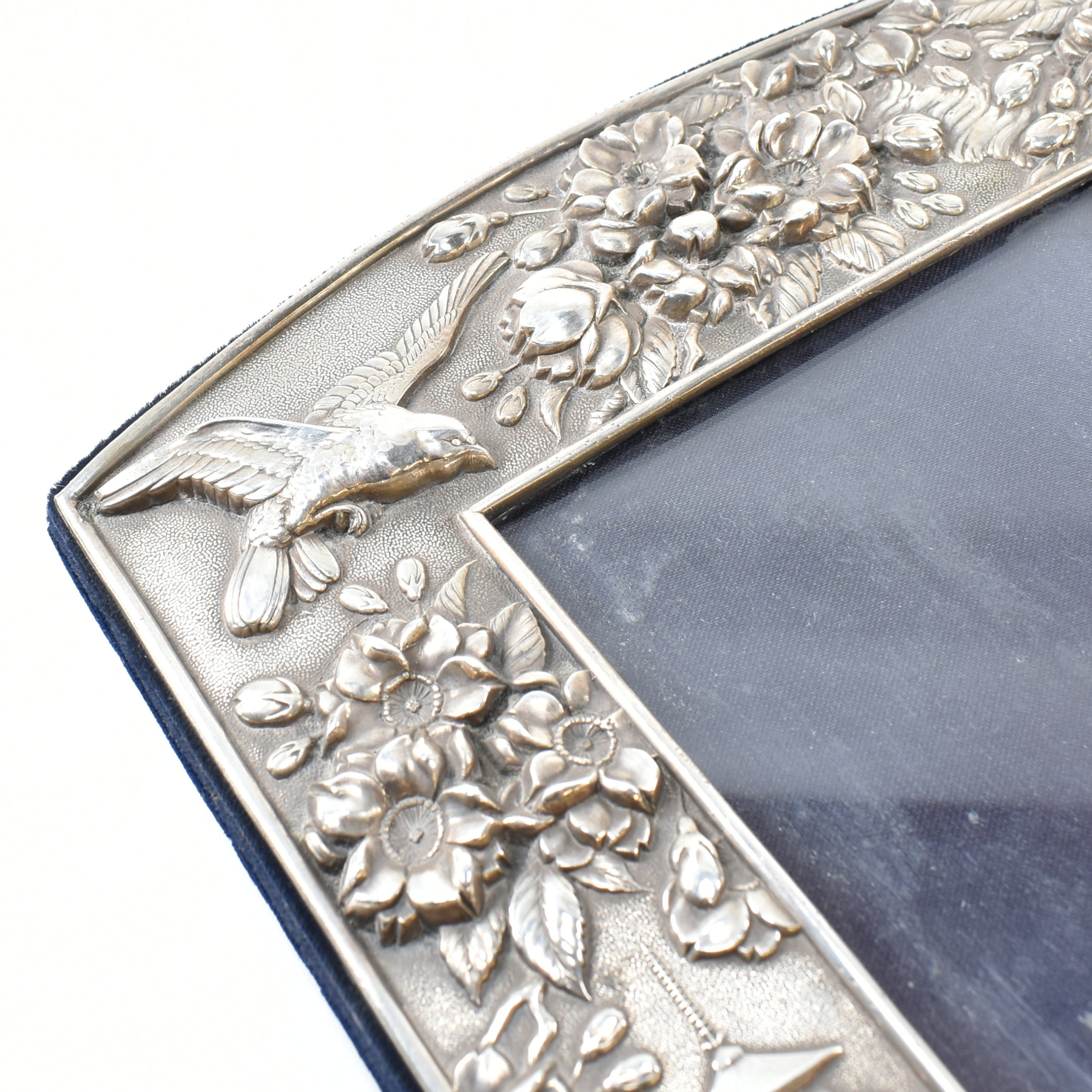 LATE 20TH CENTURY BRITANNIA SILVER MOUNTED PICTURE FRAME - Image 6 of 10