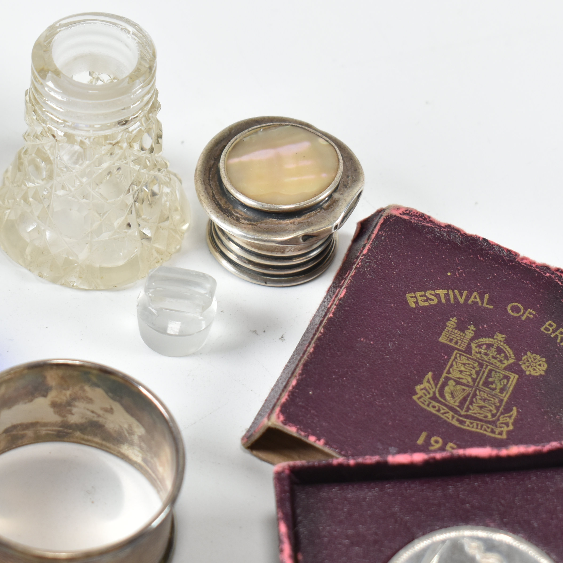 COLLECTION OF 20TH CENTURY HALLMARKED SILVER ITEMS - Image 8 of 11