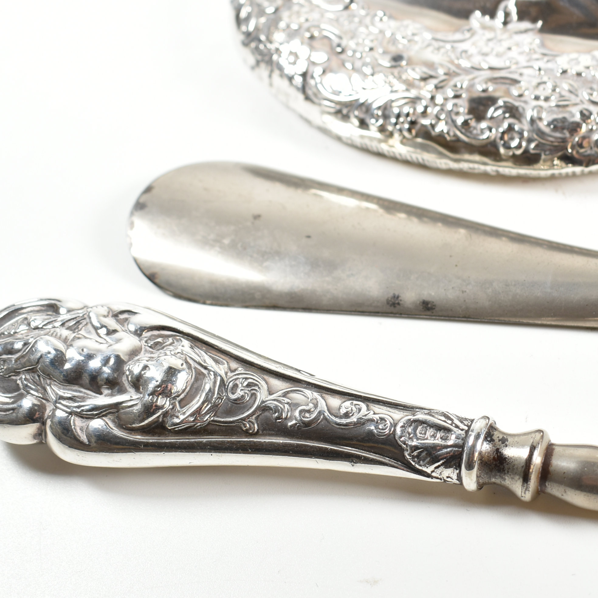 VICTORIAN & LATER HALLMARKED SILVER MOUNTED VANITY ITEMS - Image 4 of 5