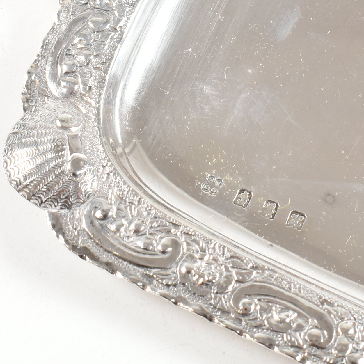 EDWARDIAN CASED SILVER MOUNTED TOT GLASS & TRAY SET - Image 13 of 15