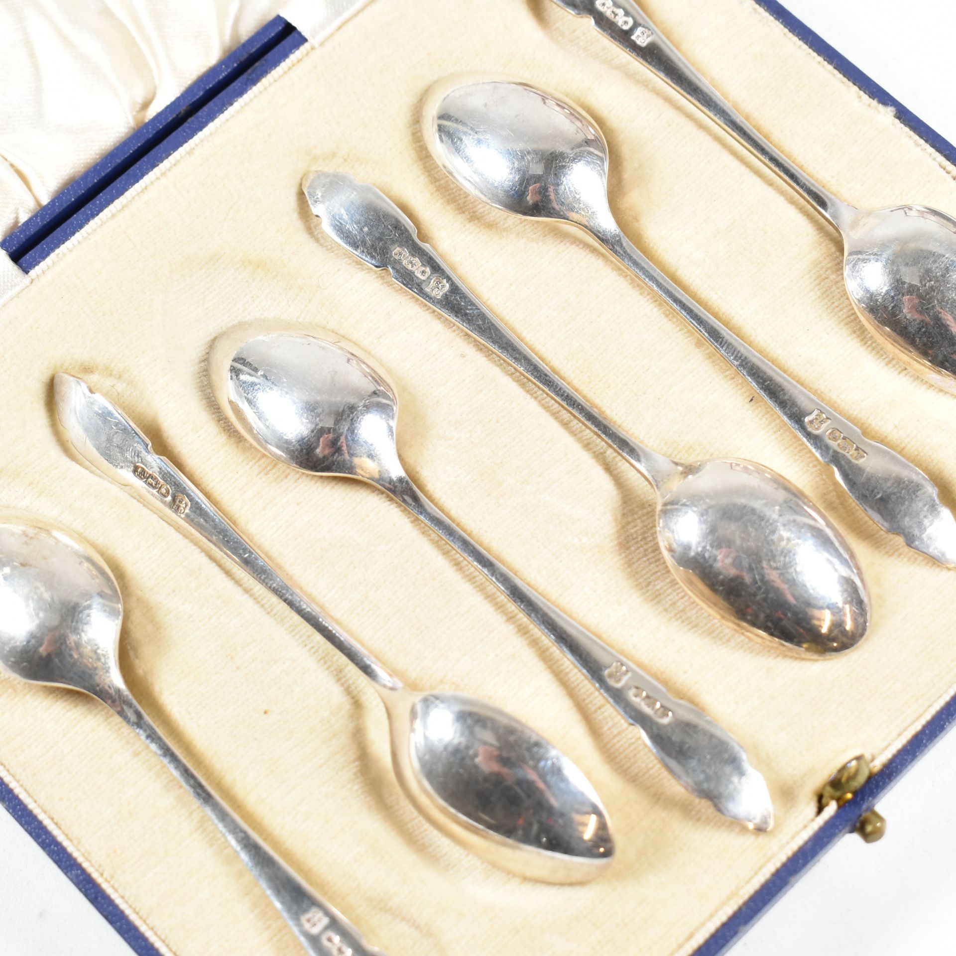 EARLY 20TH CENTURY HALLMARKED SILVER FLATWARE ITEMS - Image 9 of 11