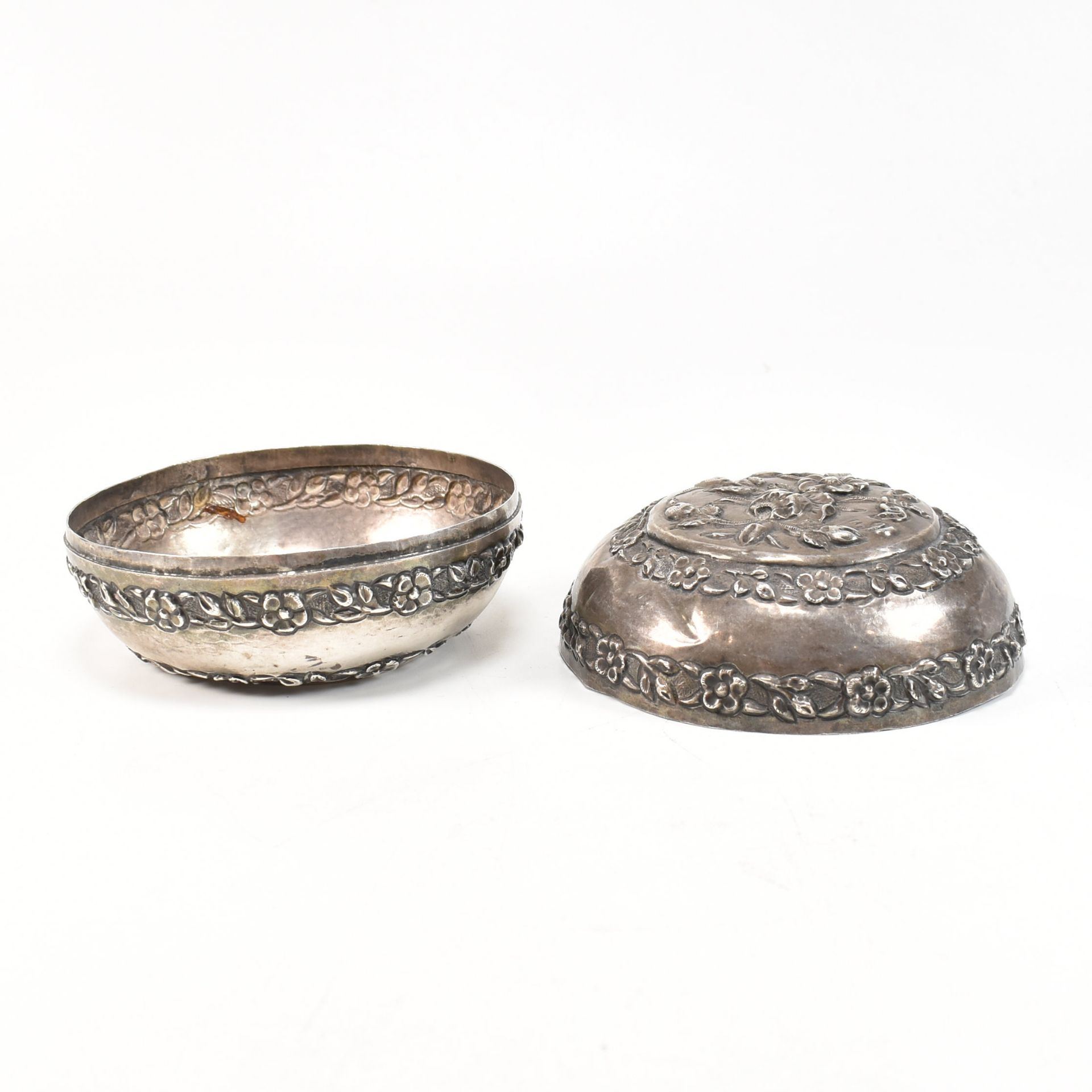 COLLECTION OF EASTERN WHITE METAL & SILVER - Image 8 of 10