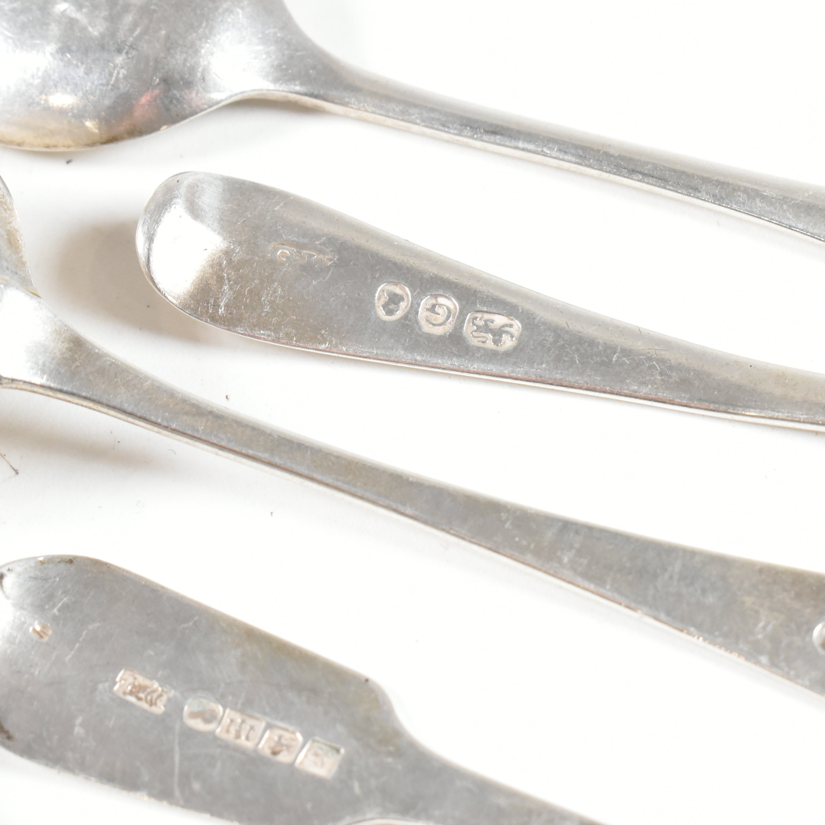 SIX GEORGE III & LATER HALLMARKED SILVER TEA SPOONS - Image 7 of 9