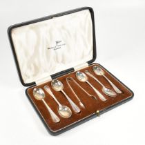 GEORGE V WALKER & HALL CASED HALLMARKED SILVER SPOON SET