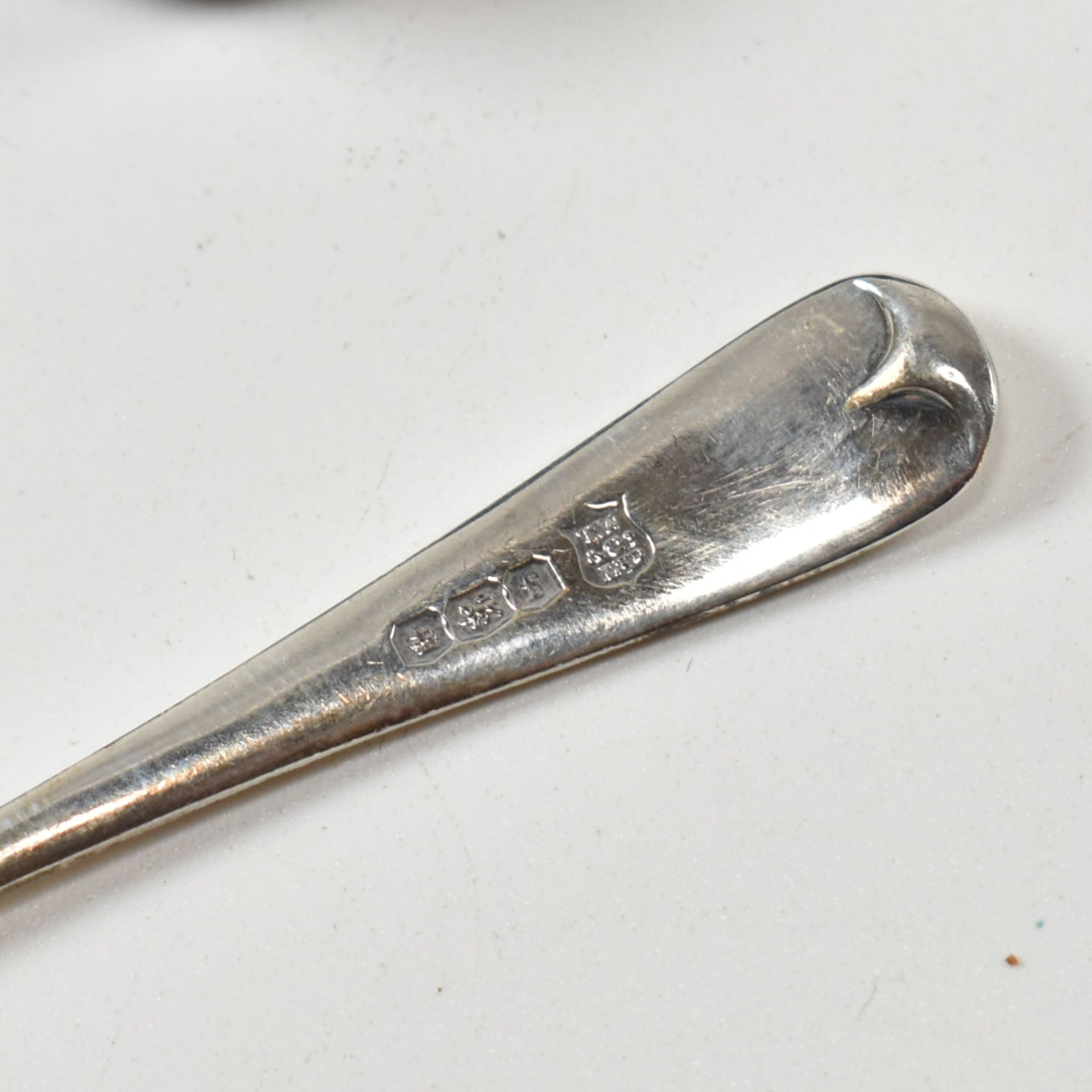 TWO CASED SETS OF GEORGE V HALLMARKED SILVER SPOONS - Image 7 of 10