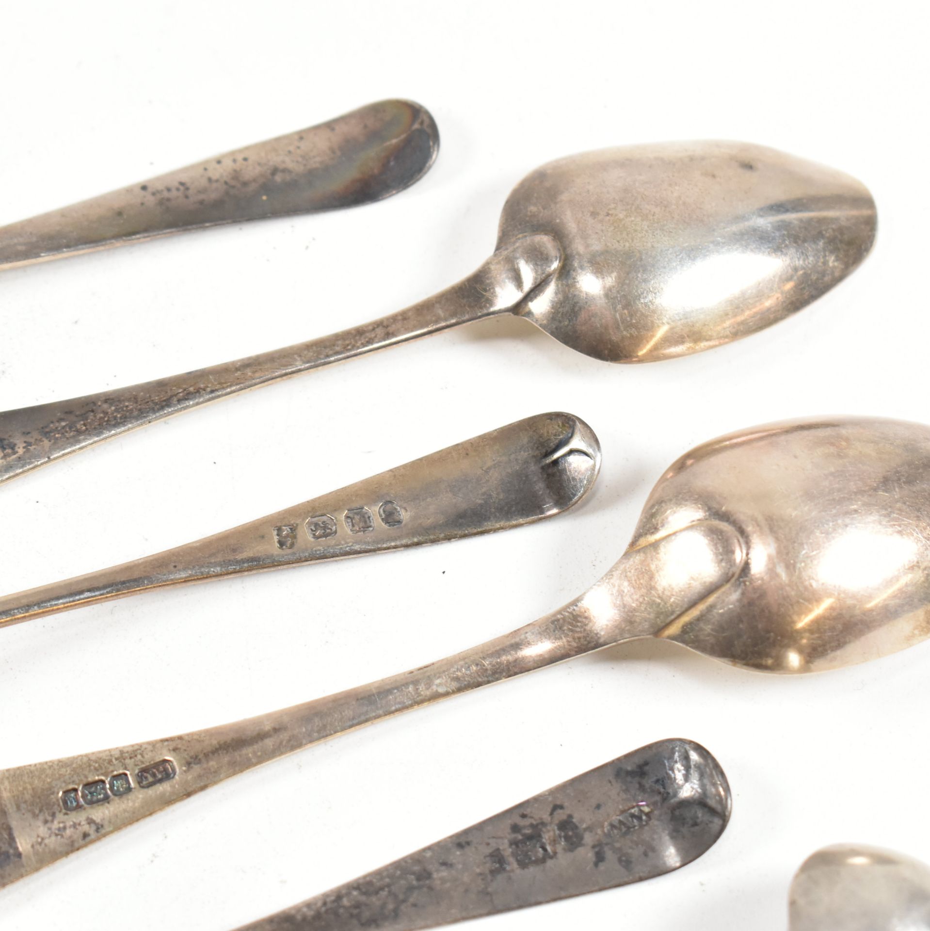 GEORGIAN & LATER HALLMARKED SILVER TEA SPOONS - Image 5 of 5