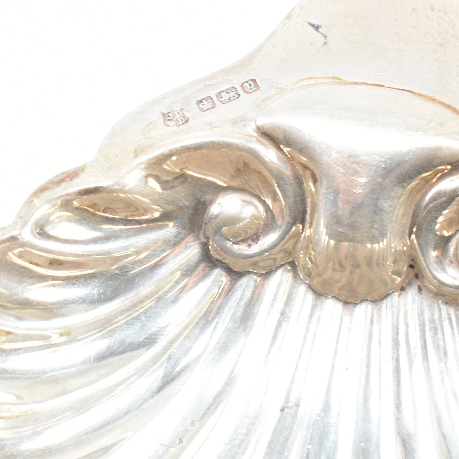 TWO HALLMARKED SILVER SHELL BUTTER DISHES VICTORIAN & LATER - Image 4 of 7