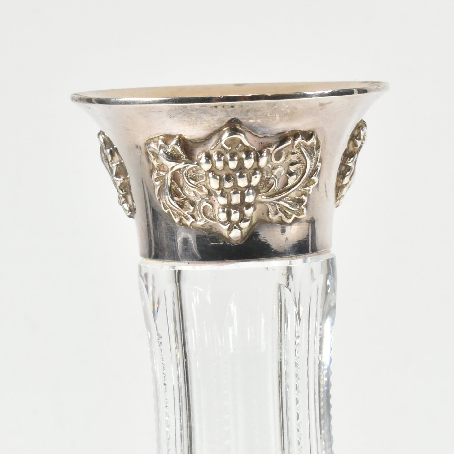 1970S HALLMARKED SILVER MOUNTED CUT GLASS DECANTER - Image 6 of 7