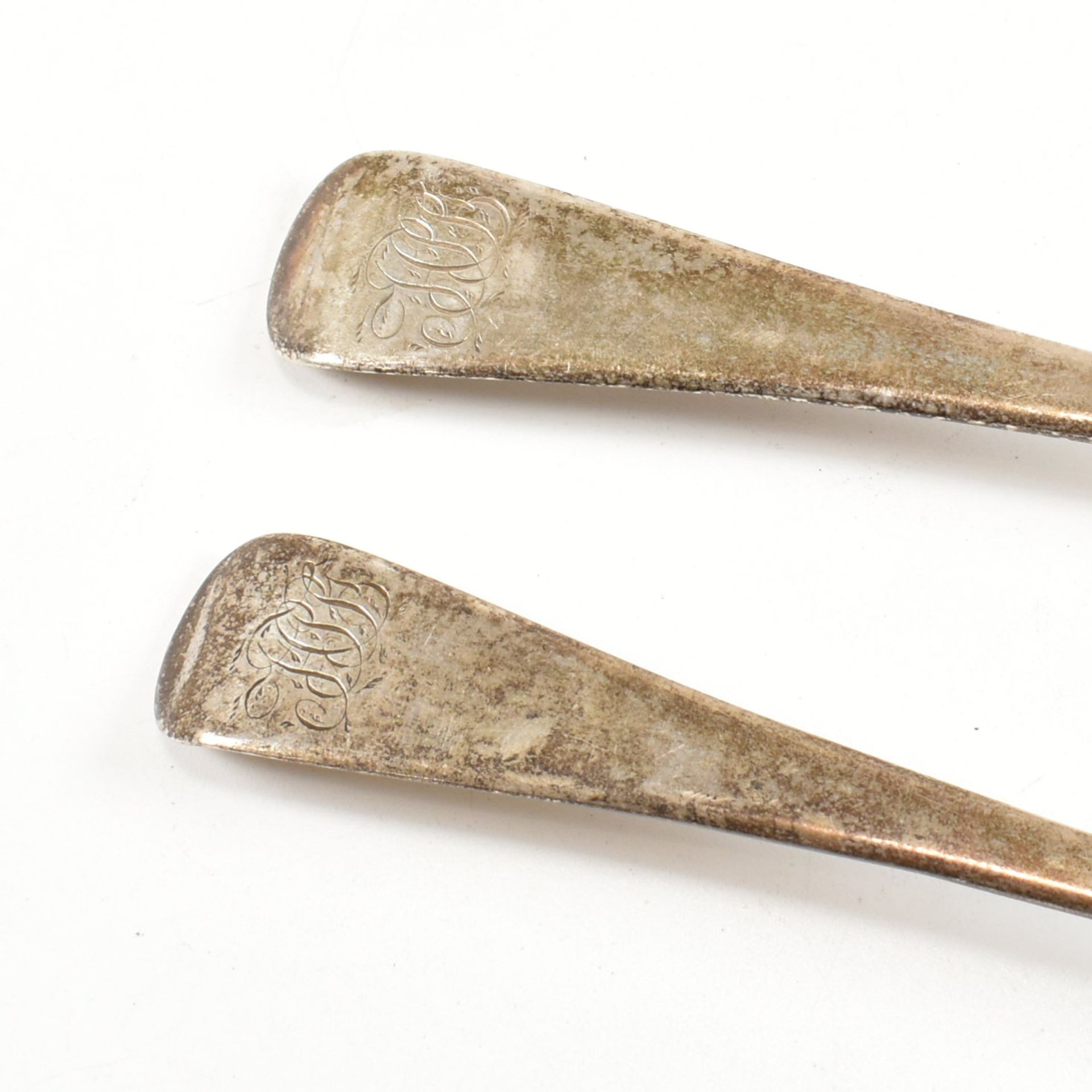 PAIR OF GEORGE III HALLMARKED SILVER SERVING SPOONS - Image 5 of 5