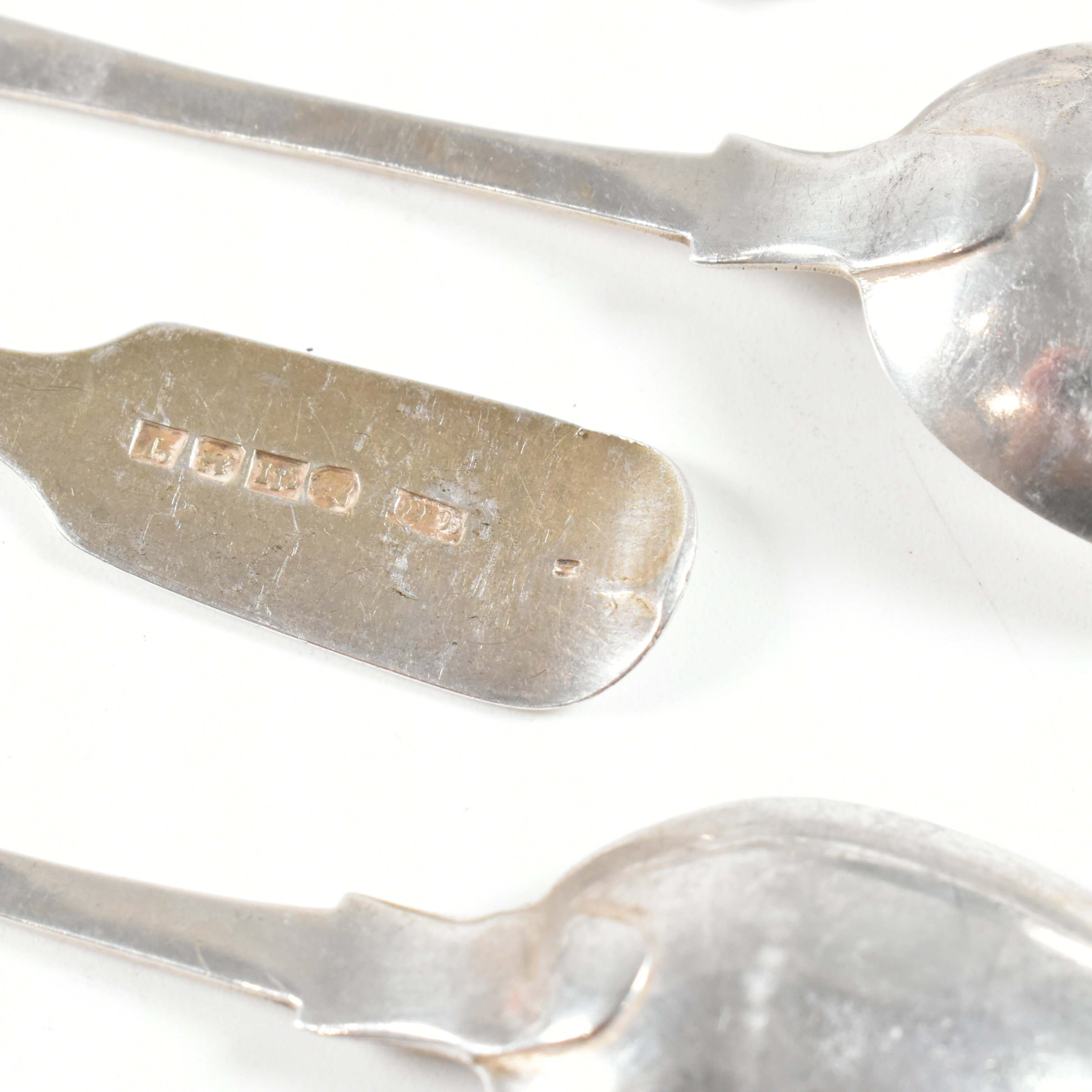 SIX GEORGE III & LATER HALLMARKED SILVER TEA SPOONS - Image 4 of 9