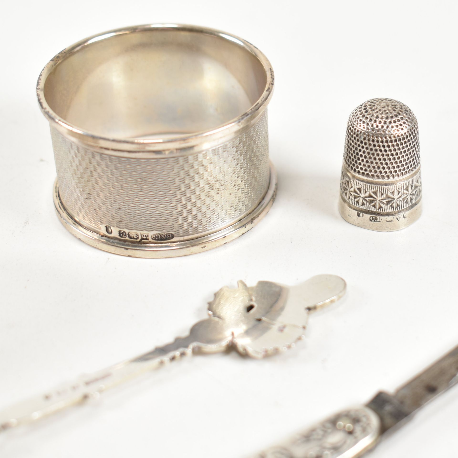 COLLECTION OF EARLY 20TH CENTURY HALLMARKED SILVER ITEMS - Image 5 of 5
