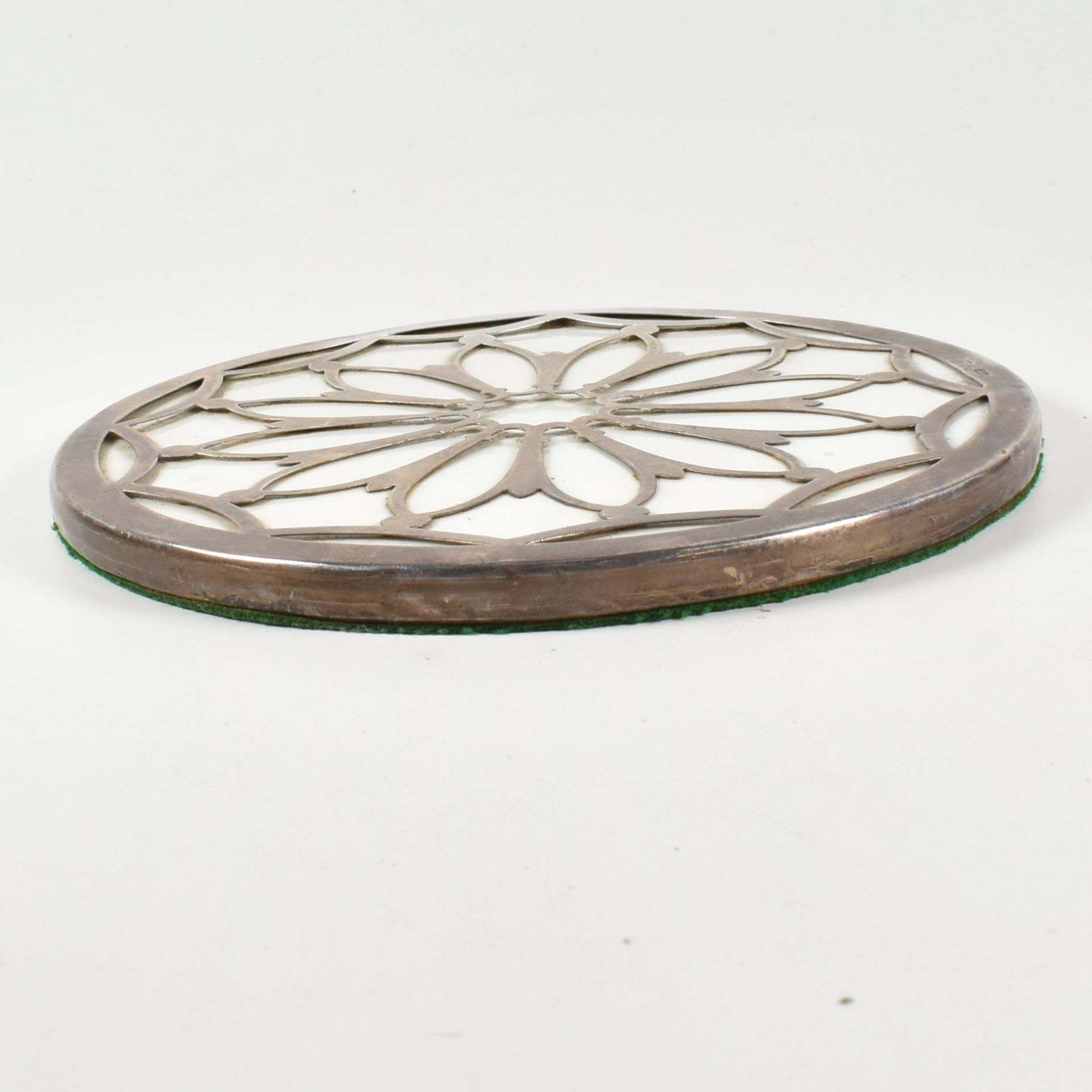 GEORGE V HALLMARKED SILVER MOUNTED TRIVET - Image 4 of 6