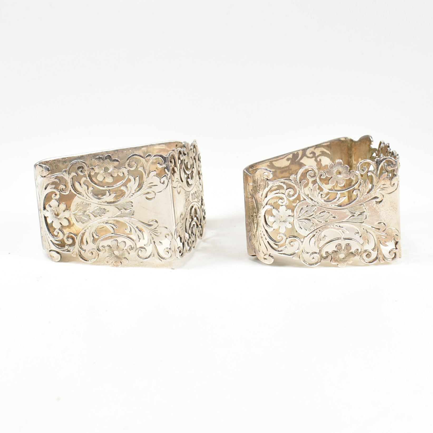 EDWARD VII CASED PAIR OF HALLMARKED SILVER NAPKIN RINGS - Image 6 of 9