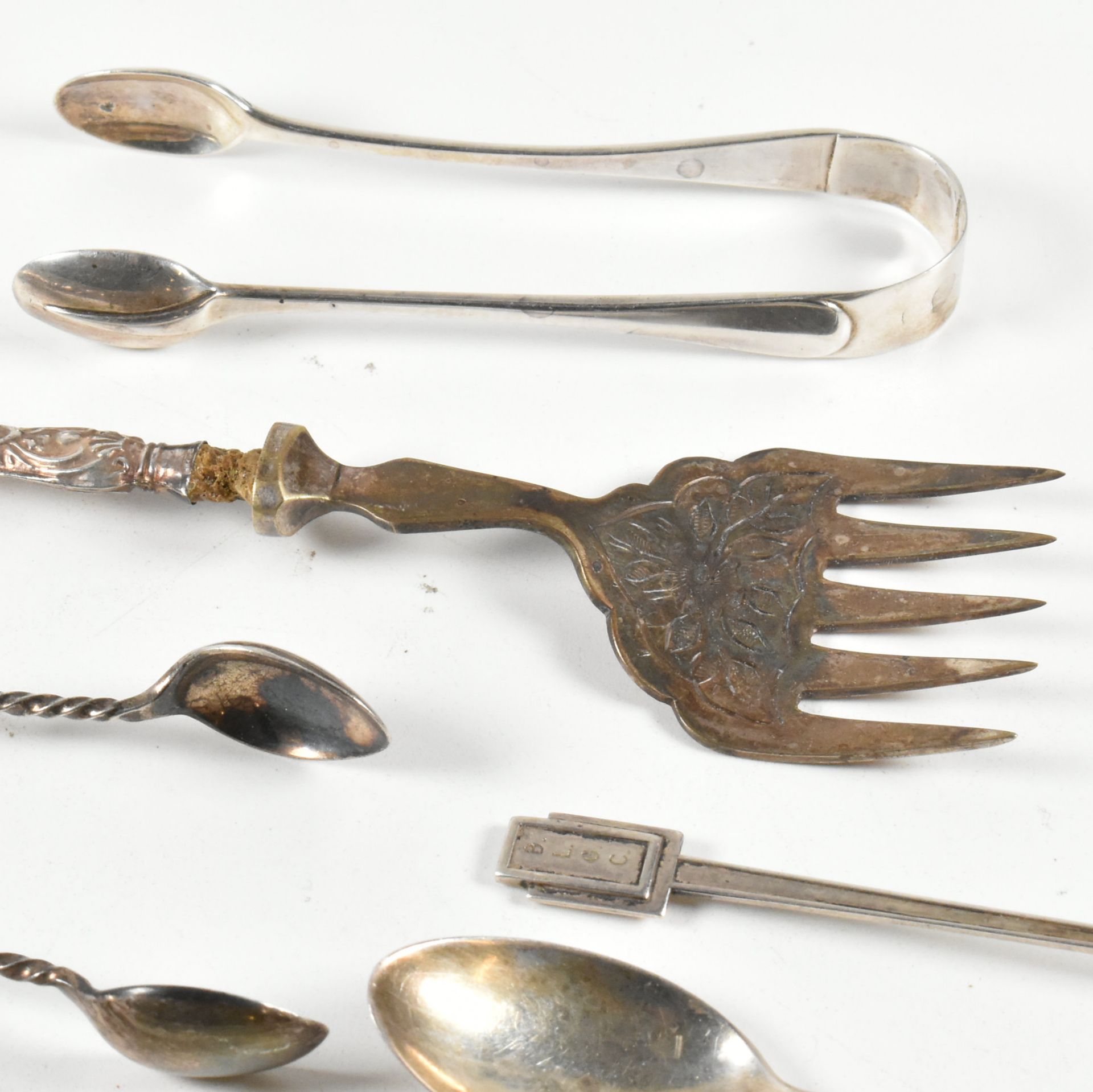 VICTORIAN & LATER HALLMARKED SILVER FLATWARE ITEMS - Image 3 of 9