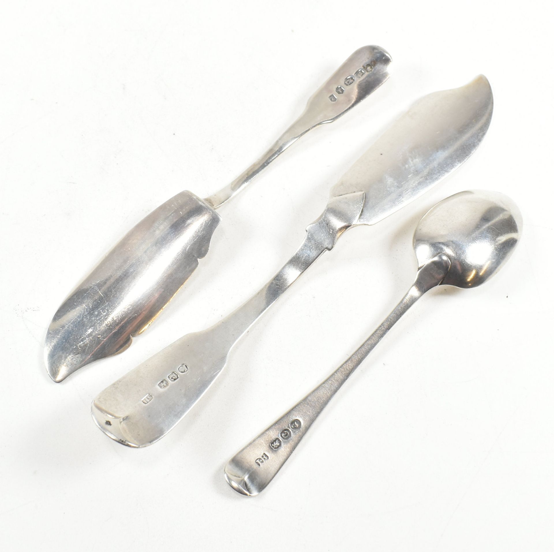 TWO GEORGE III HALLMARKED SILVER FISH KNIVES & TEA SPOON - Image 3 of 6