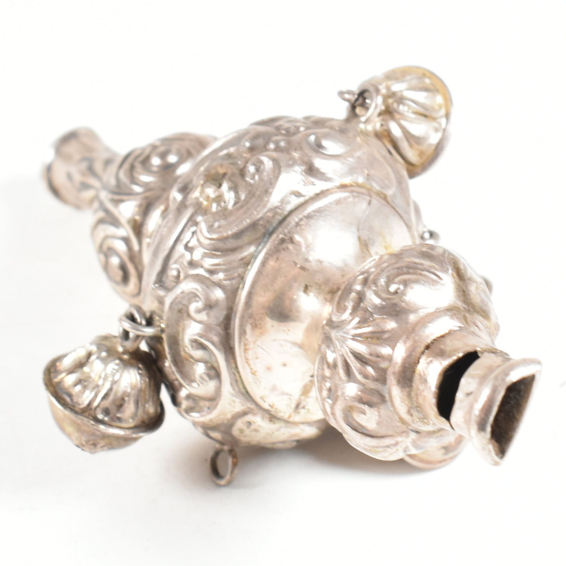 GEORGE V HALLMARKED SILVER BABYS COMBINATION RATTLE WHISTLE - Image 6 of 6