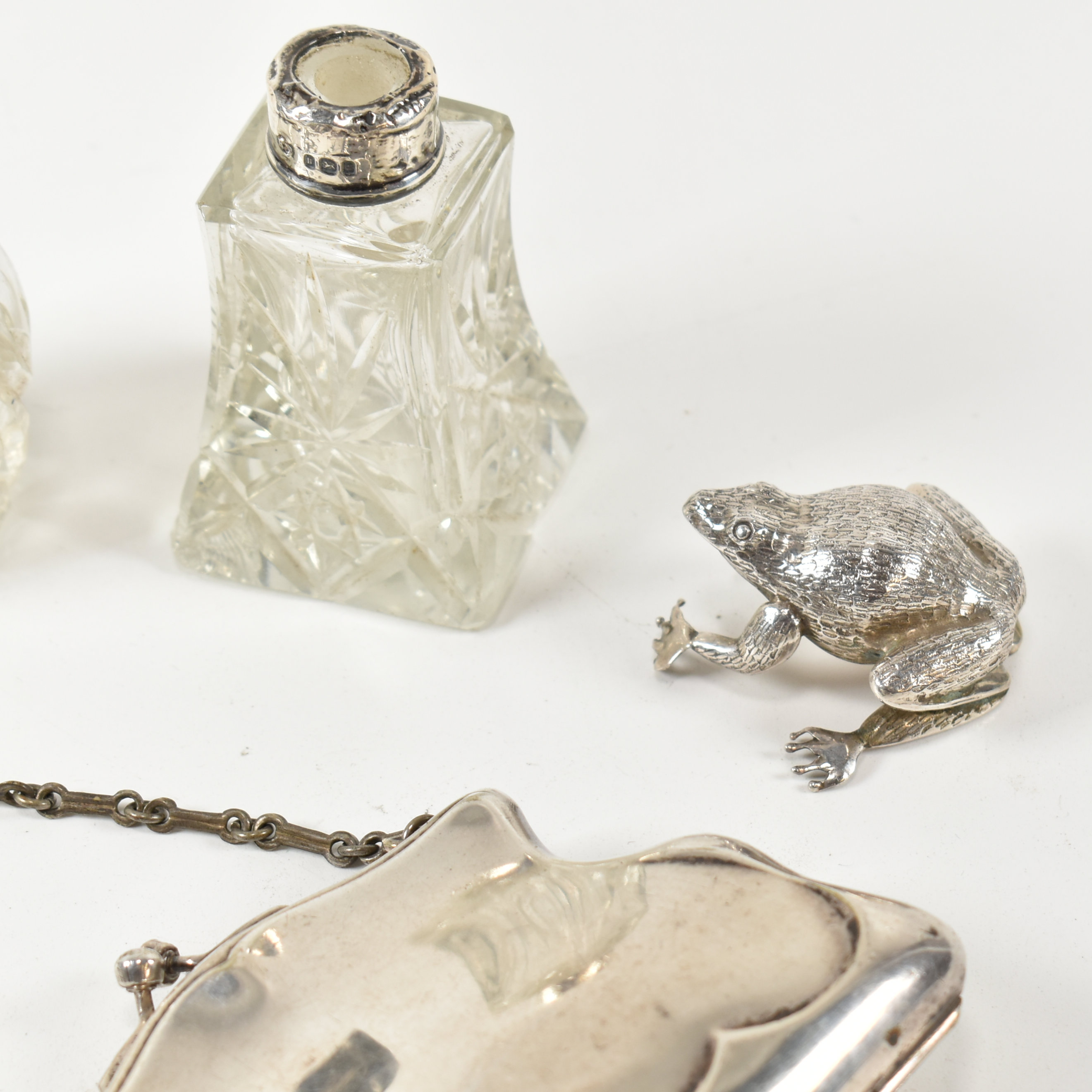 EARLY 20TH CENTURY HALLMARKED SILVER & WHITE METAL ITEMS - Image 8 of 10