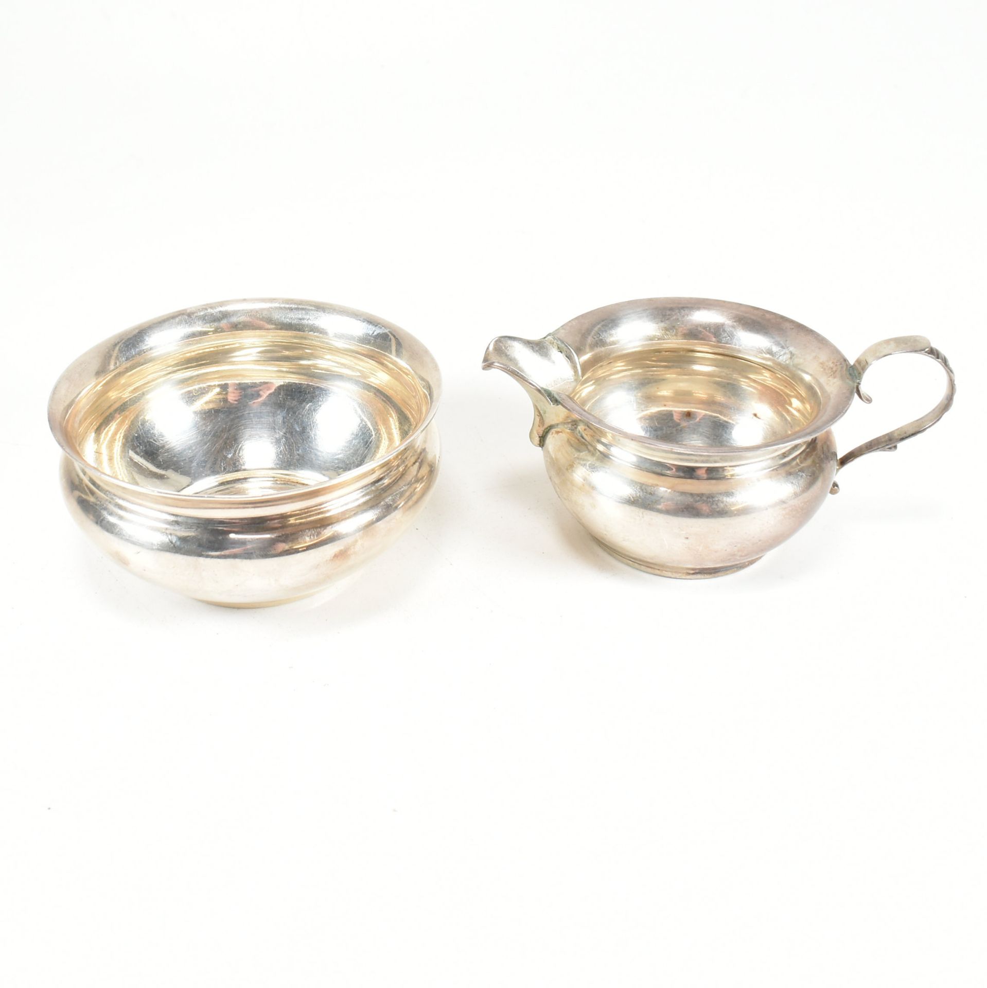 GEORGE V HALLMARKED SILVER SUGAR BOWL & CREAMER - Image 2 of 7