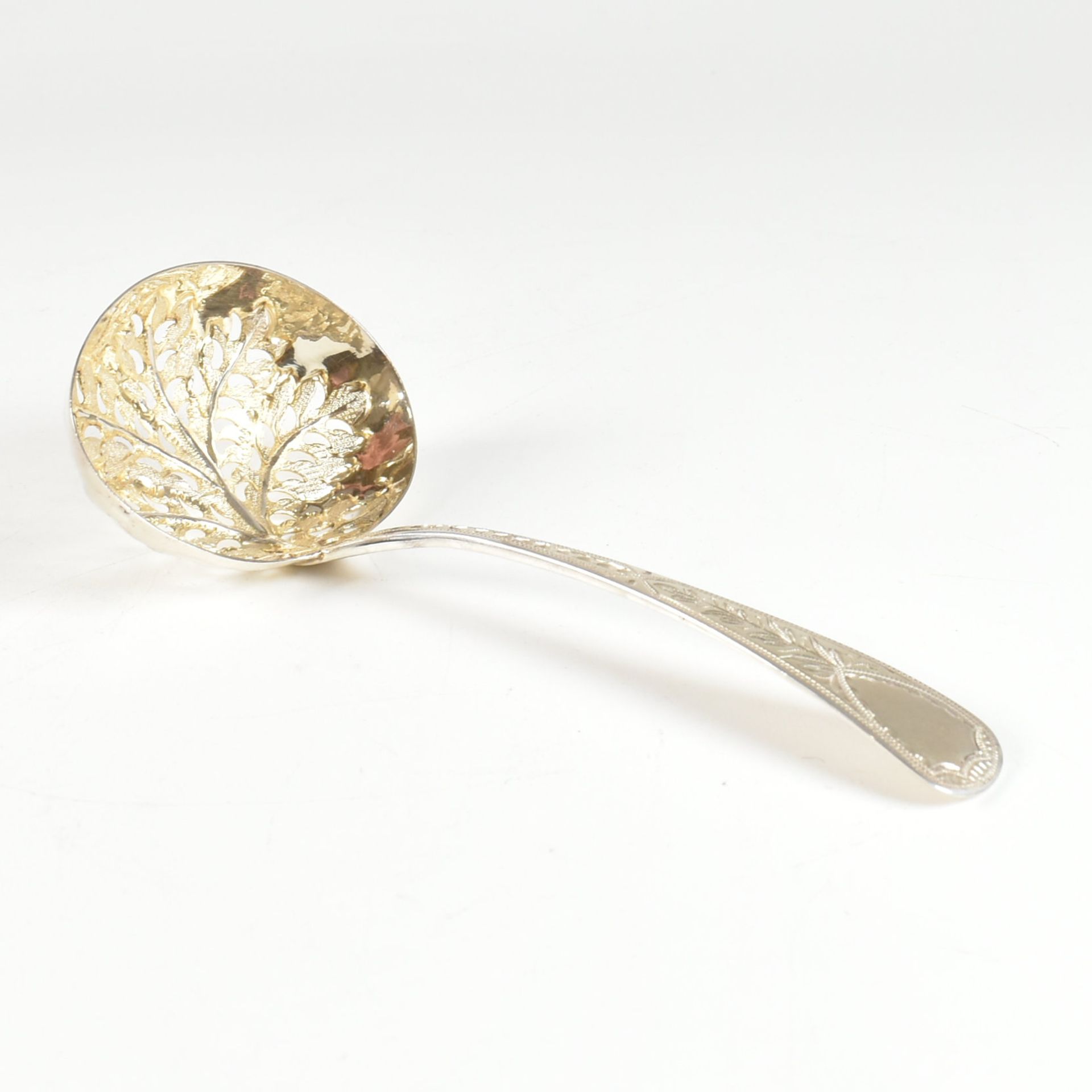 CASED GEORGE II HALLMARKED SILVER SUGAR SIFTER SPOON - Image 4 of 12