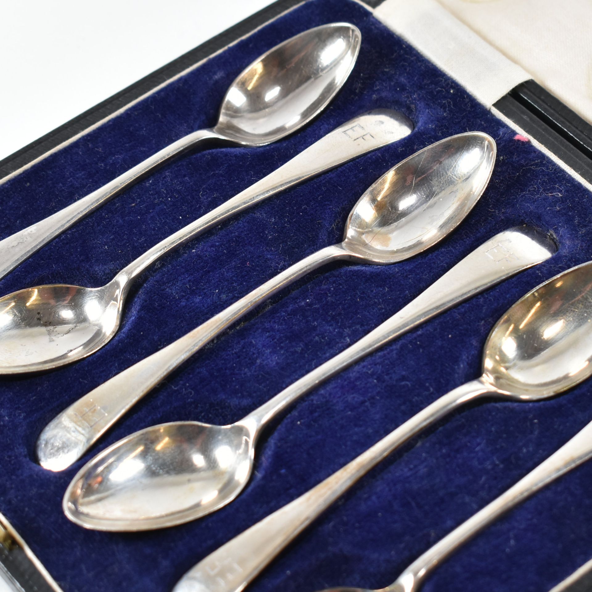 TWO CASED SETS OF GEORGE V HALLMARKED SILVER SPOONS - Image 6 of 10