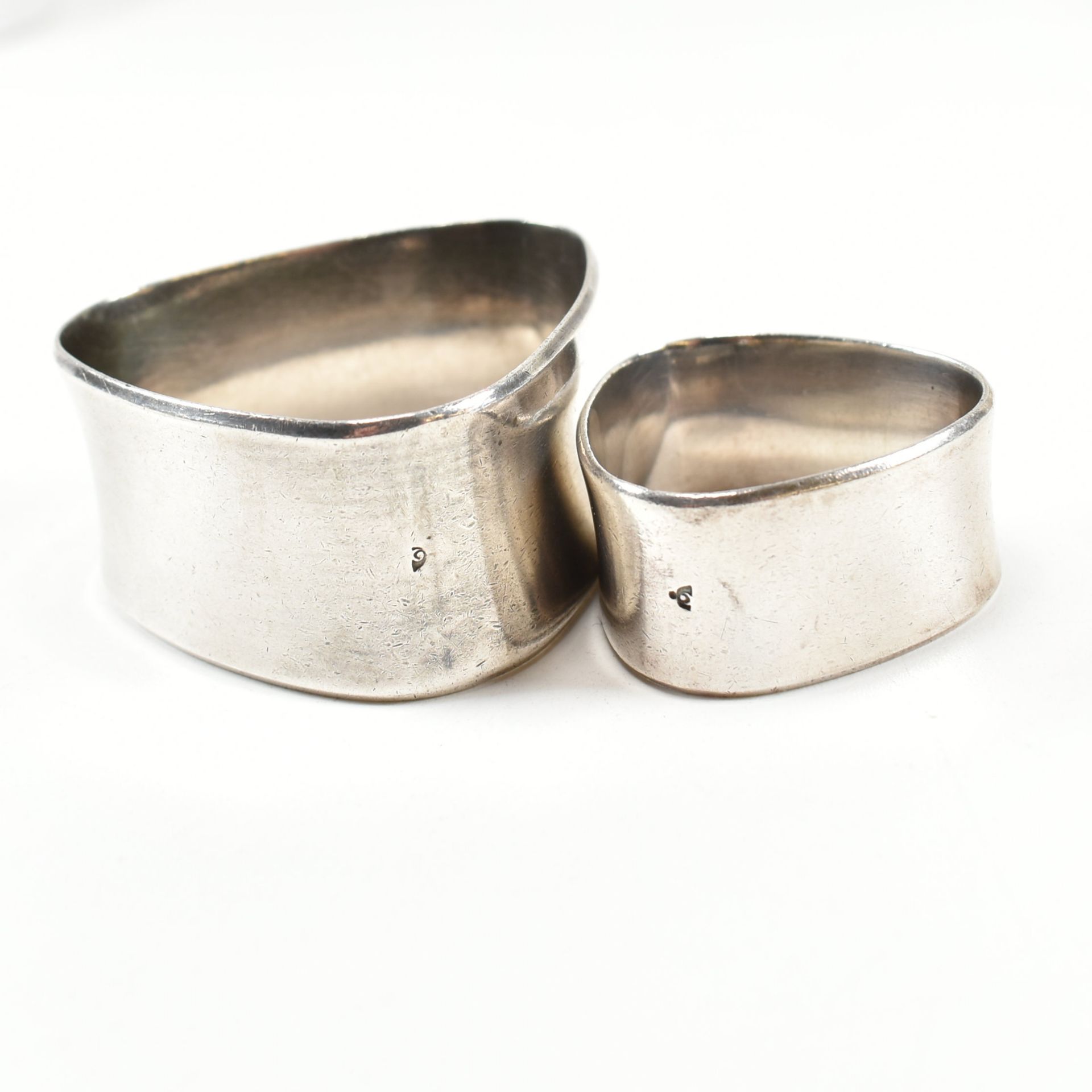 EARLY 20TH CENTURY DUTCH 835 SILVER BEAKERS & OTHER NAPKIN RINGS - Image 9 of 11