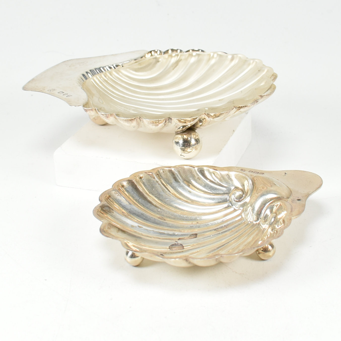 TWO HALLMARKED SILVER SHELL BUTTER DISHES VICTORIAN & LATER - Image 3 of 7