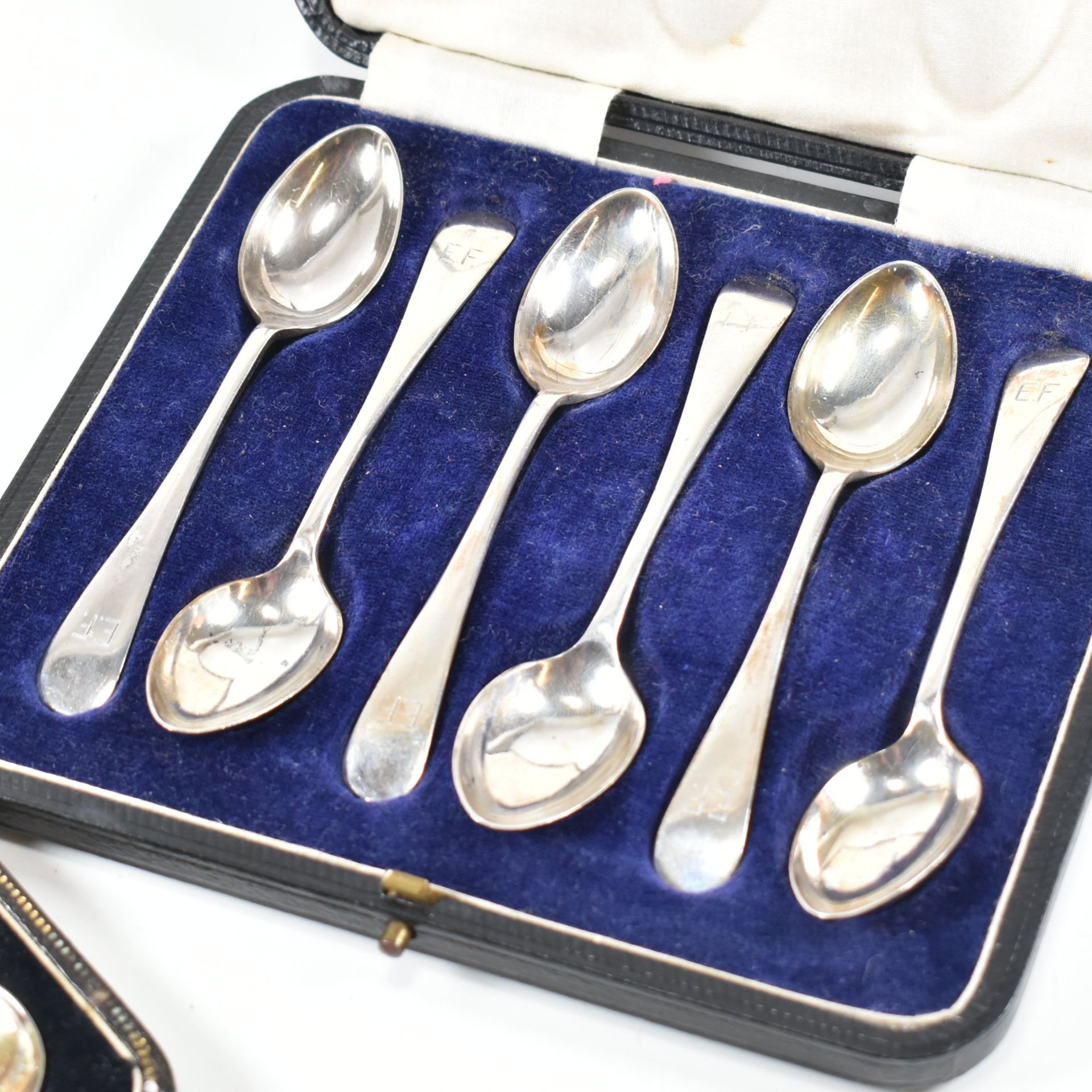 TWO CASED SETS OF GEORGE V HALLMARKED SILVER SPOONS - Image 4 of 10