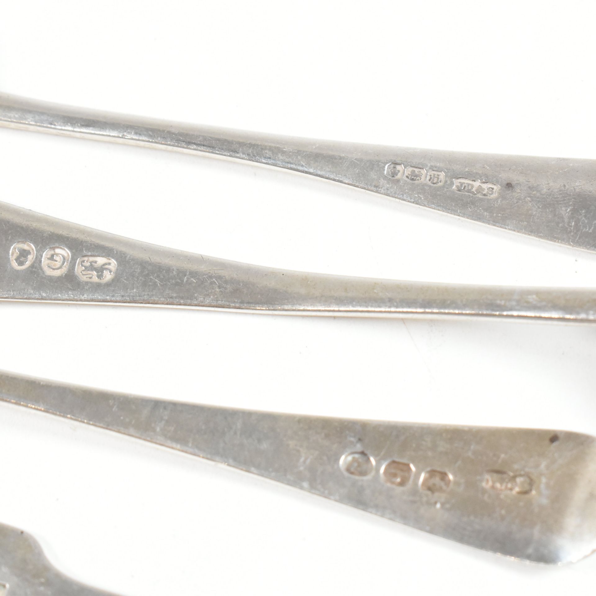 SIX GEORGE III & LATER HALLMARKED SILVER TEA SPOONS - Image 8 of 9