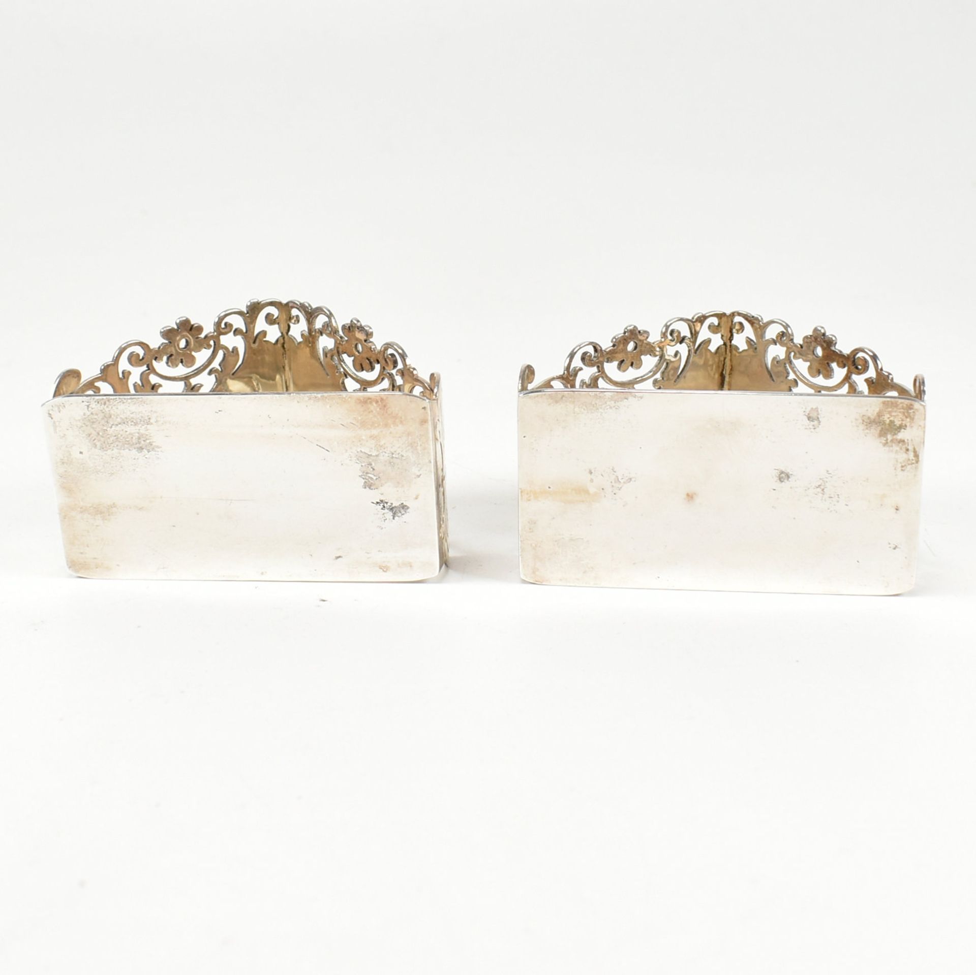 EDWARD VII CASED PAIR OF HALLMARKED SILVER NAPKIN RINGS - Image 8 of 9