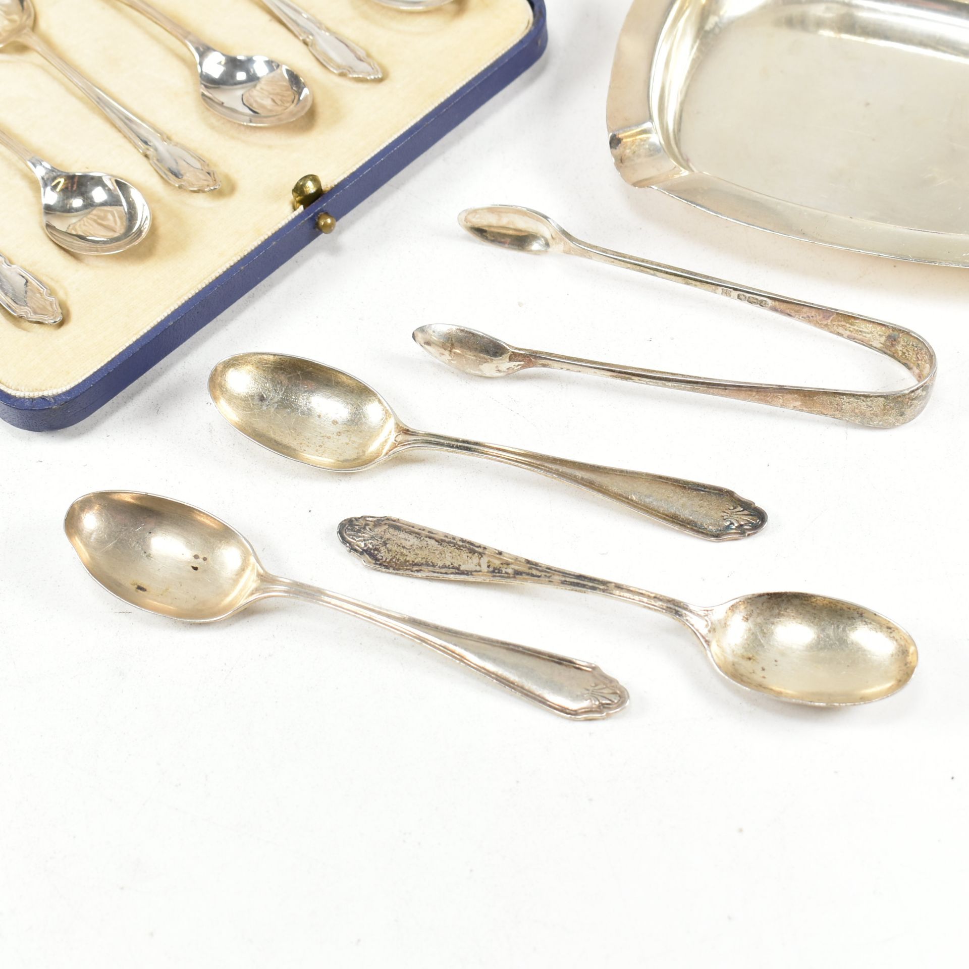 EARLY 20TH CENTURY HALLMARKED SILVER FLATWARE ITEMS - Image 5 of 11