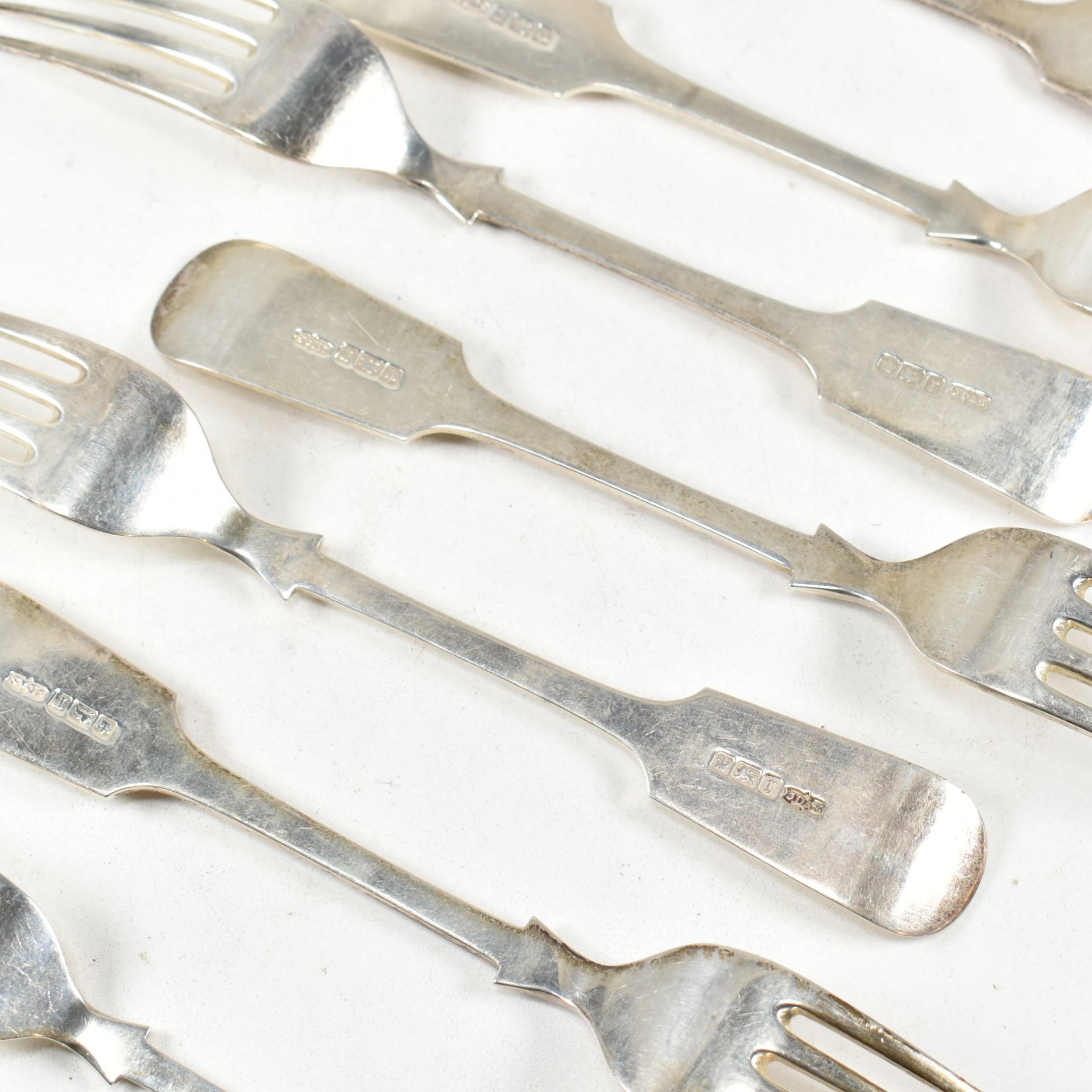 SET OF 7 EARLY 20TH CENTURY HALLMARKED SILVER FORKS - Image 4 of 4
