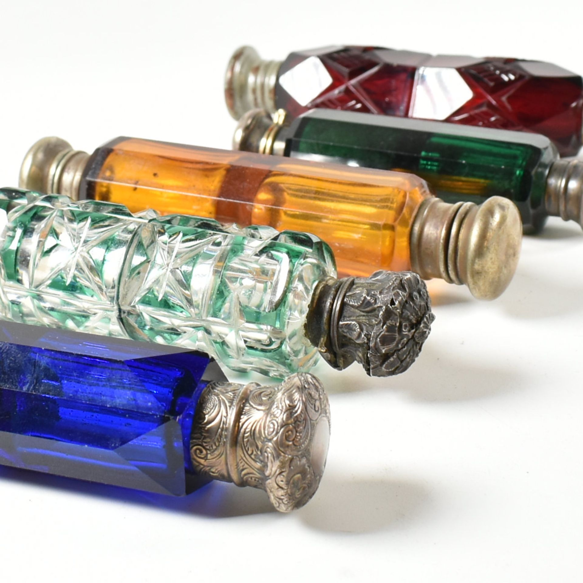 ANTIQUE DOUBLE ENDED GLASS SCENT BOTTLES INCLUDING SILVER PLATED - Image 5 of 9