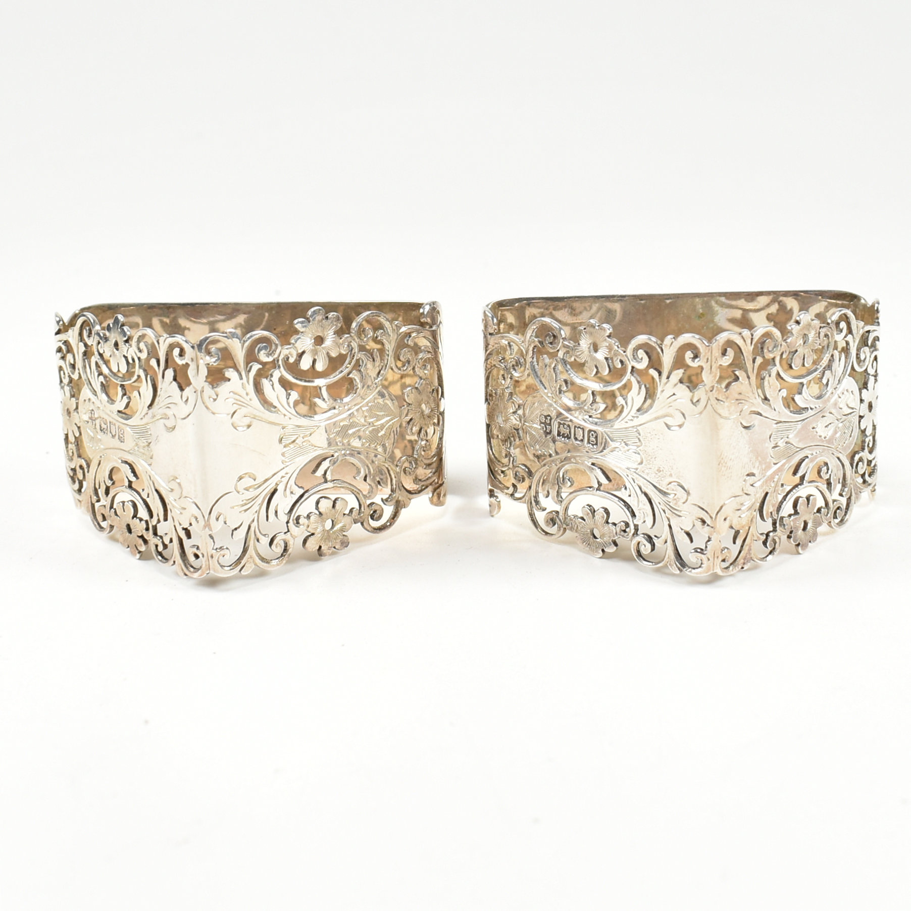 EDWARD VII CASED PAIR OF HALLMARKED SILVER NAPKIN RINGS - Image 2 of 9