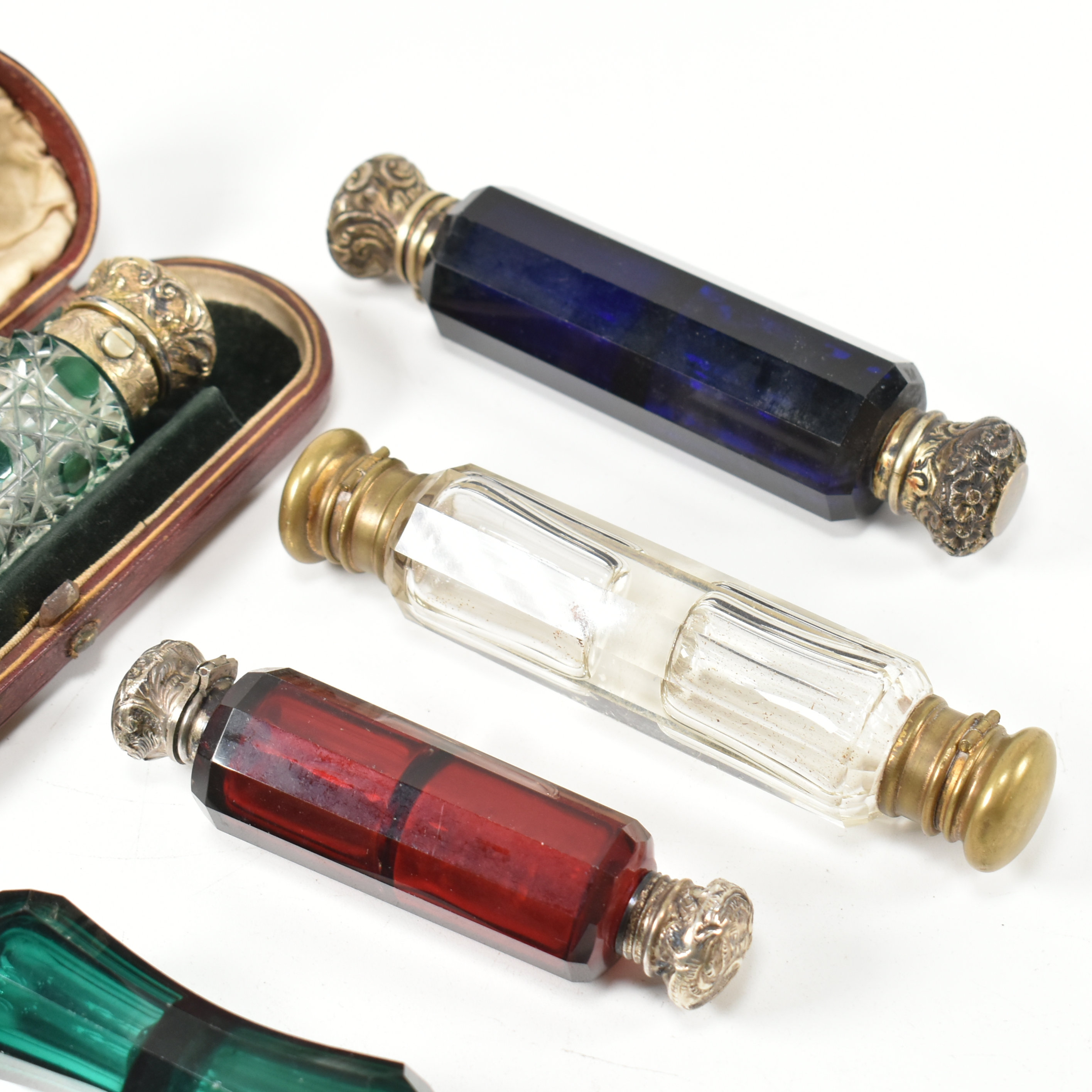 ANTIQUE DOUBLE ENDED GLASS SCENT BOTTLES - Image 3 of 7