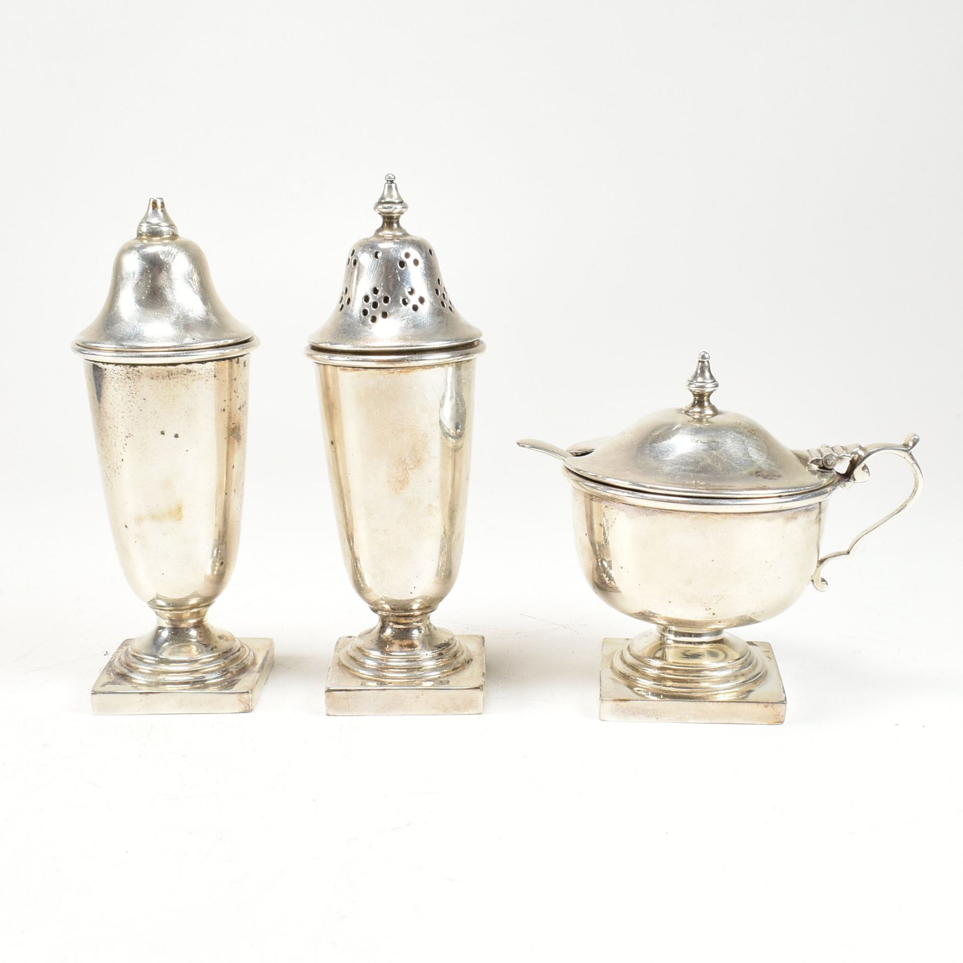 TWO EARLY 20TH CENTURY CASED HALLMARKED SILVER CRUET SETS - Image 6 of 9