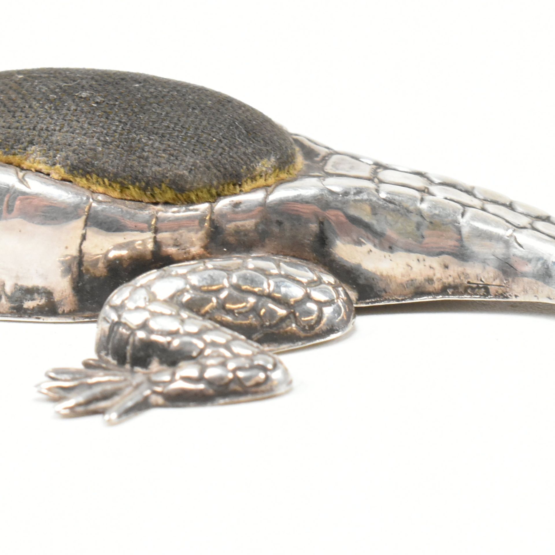 EDWARDIAN SILVER CROCODILE PIN CUSHION CRISFORD & NORRIS - Bild 5 aus 6