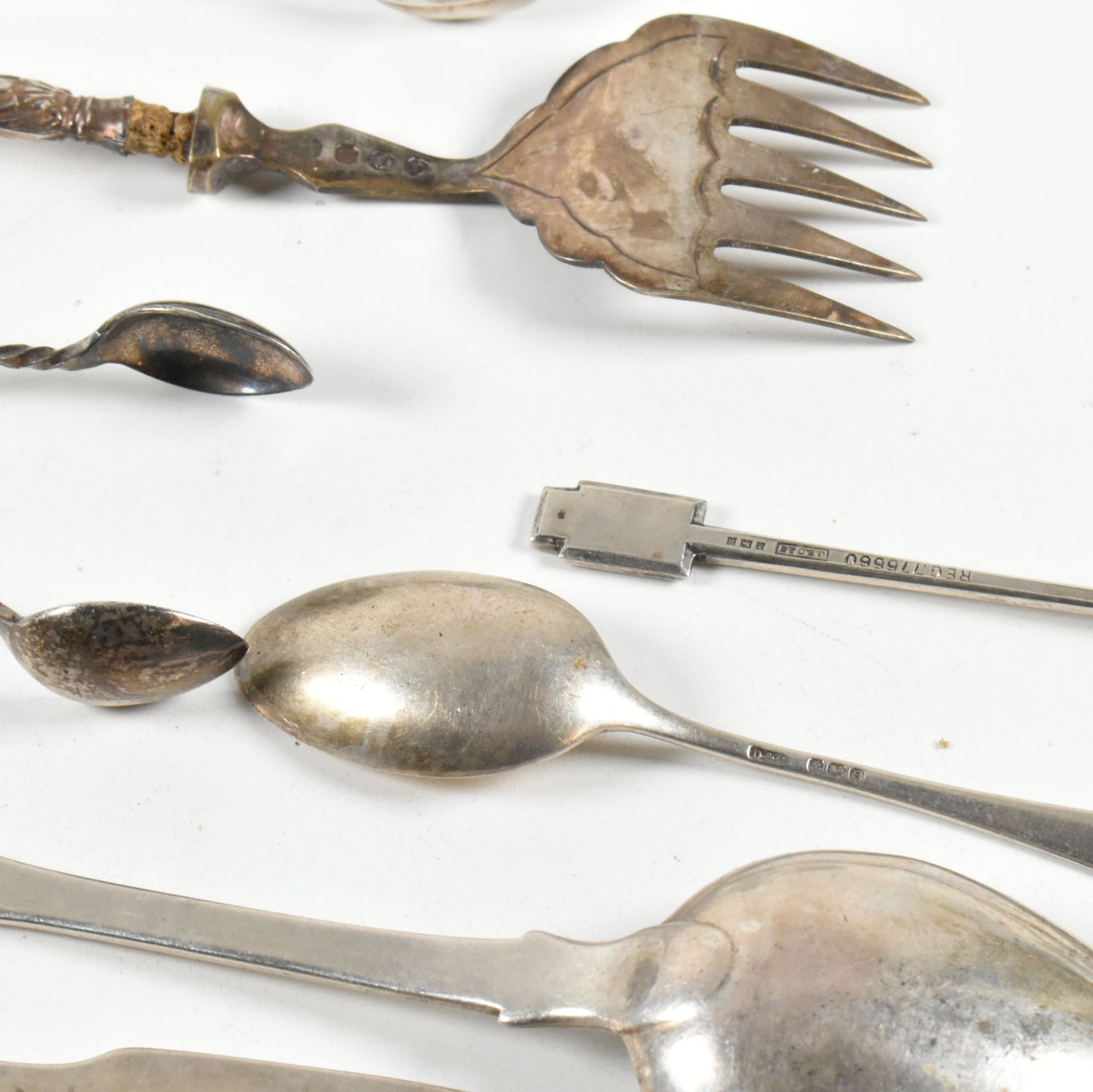 VICTORIAN & LATER HALLMARKED SILVER FLATWARE ITEMS - Image 9 of 9