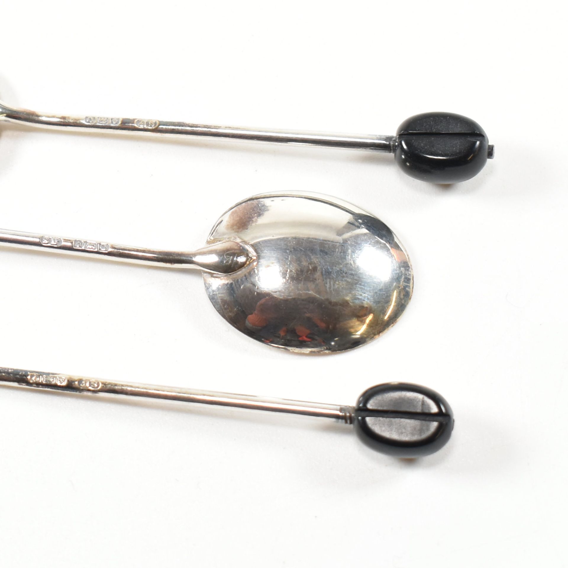 TWO CASED SETS OF GEORGE V HALLMARKED SILVER SPOONS - Image 10 of 10