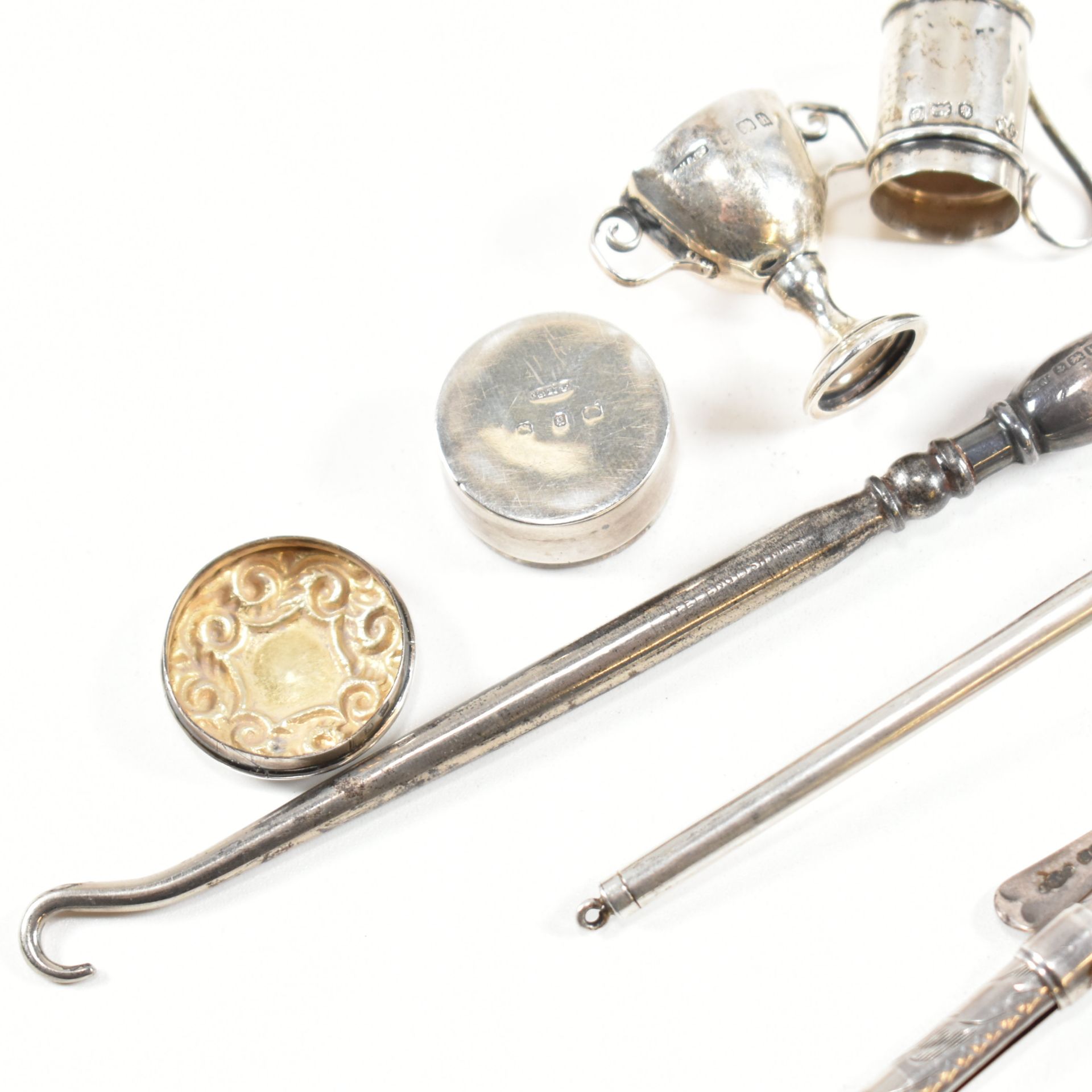 COLLECTION OF VICTORIAN & LATER HALLMARKED SILVER ITEMS - Image 8 of 8