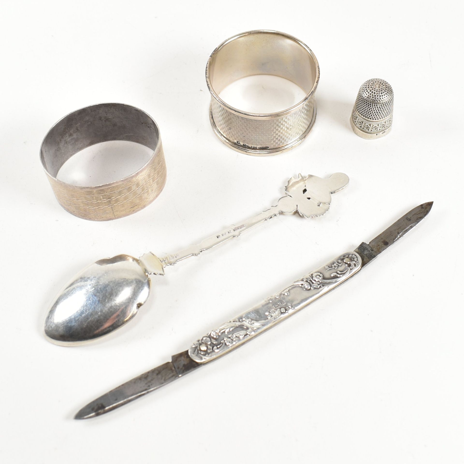 COLLECTION OF EARLY 20TH CENTURY HALLMARKED SILVER ITEMS - Image 4 of 5