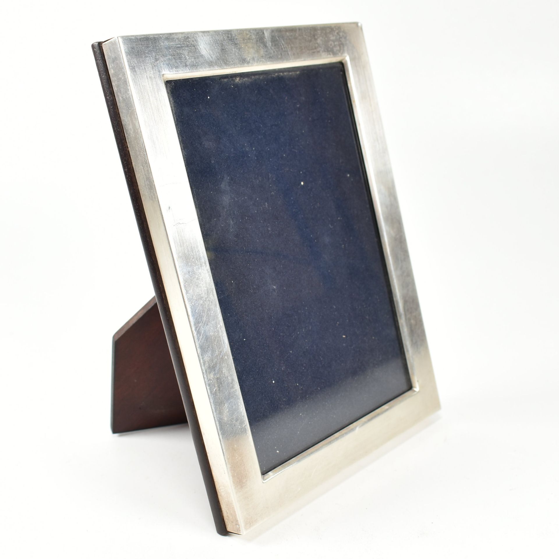 CONTEMPORARY HALLMARKED SILVER PICTURE FRAME
