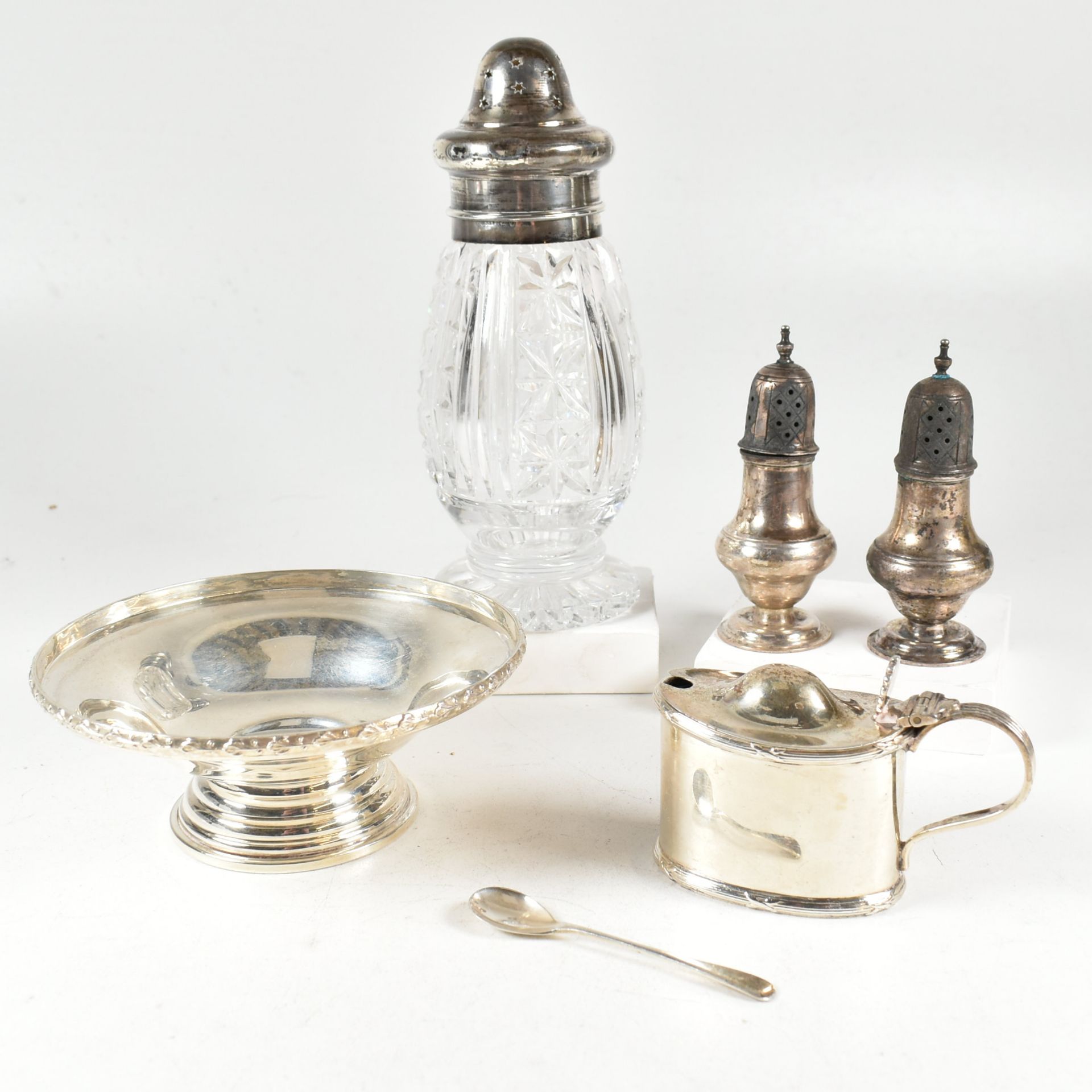 EARLY 20TH CENTURY HALLMARKED SILVER ITEMS
