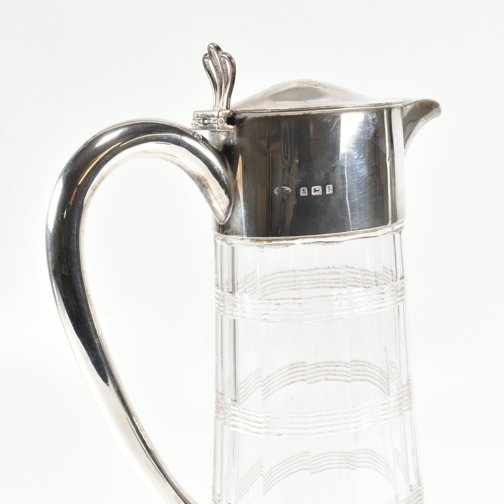 EDWARDIAN HALLMARKED SILVER MOUNTED CUT GLASS CLARET JUG - Image 6 of 7