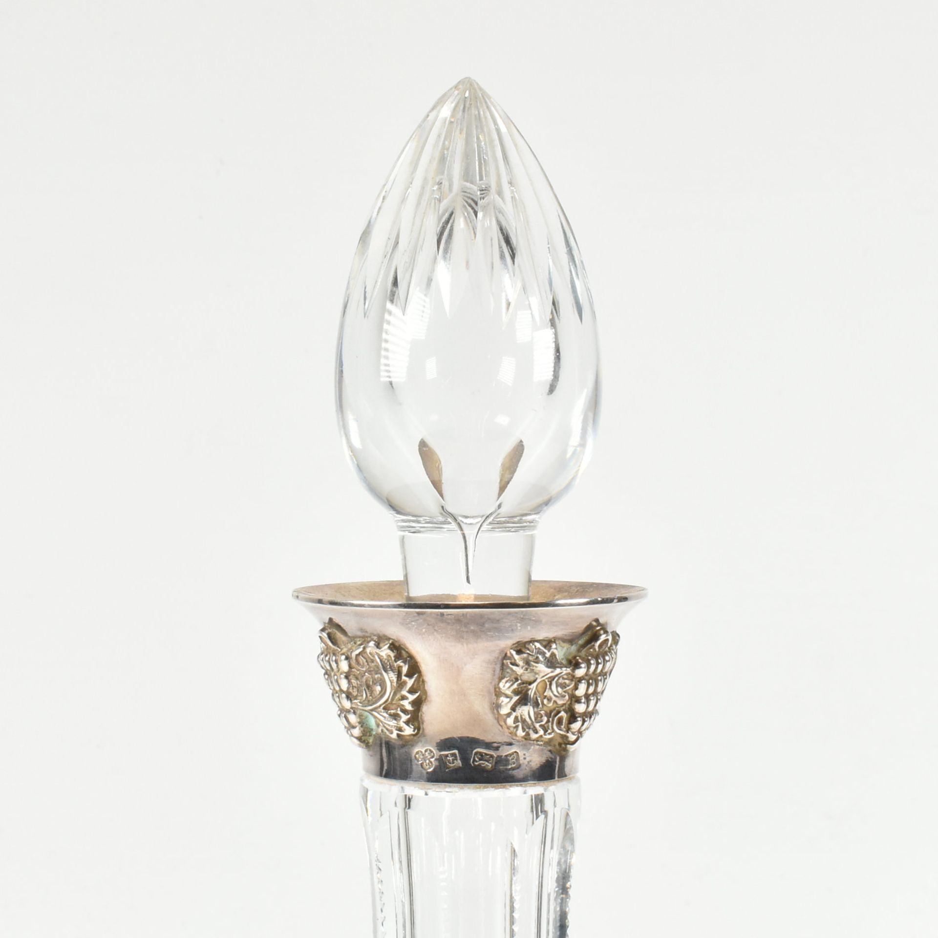 1970S HALLMARKED SILVER MOUNTED CUT GLASS DECANTER - Image 4 of 7