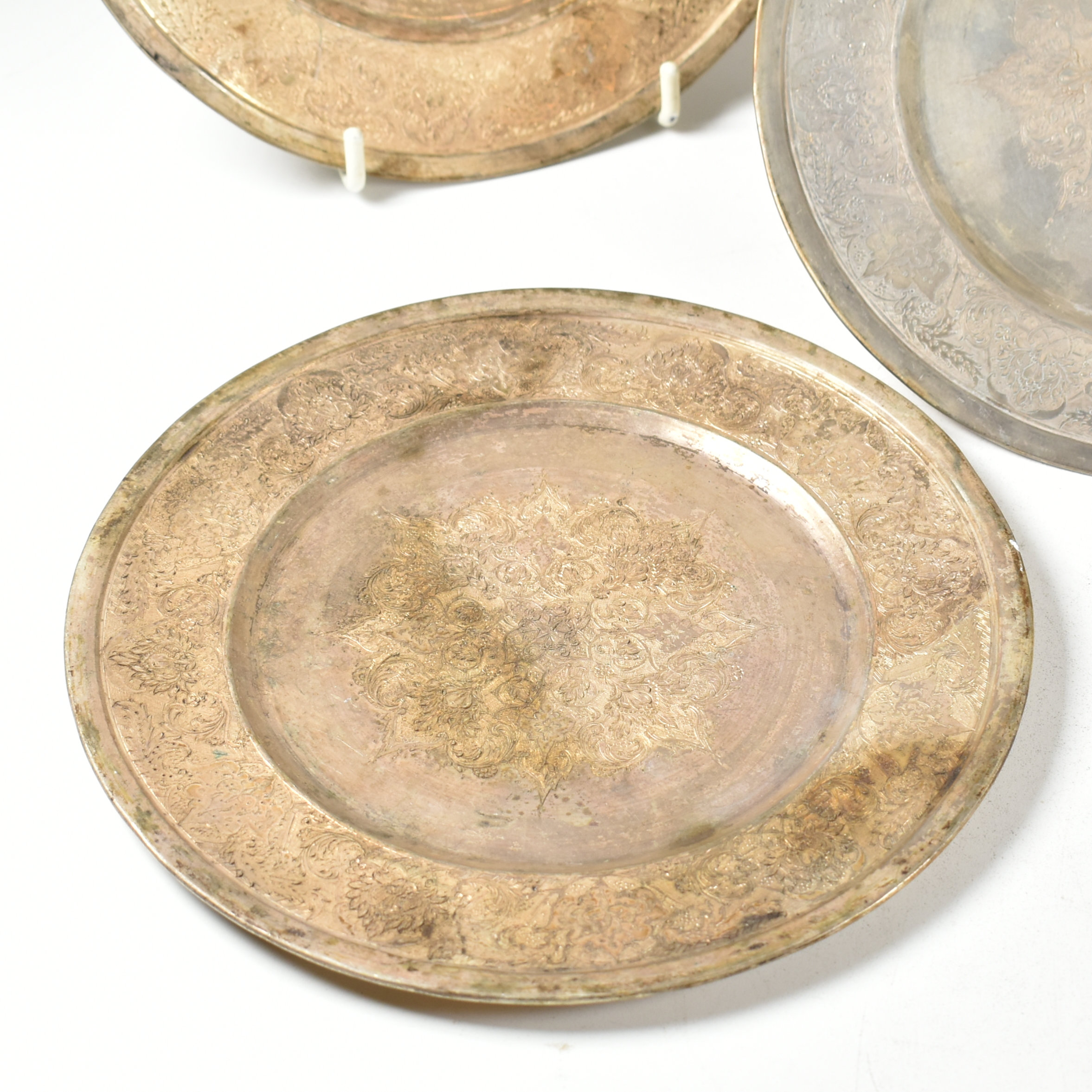 SET OF SIX PERSIAN SILVER SIDE PLATES - Image 3 of 15