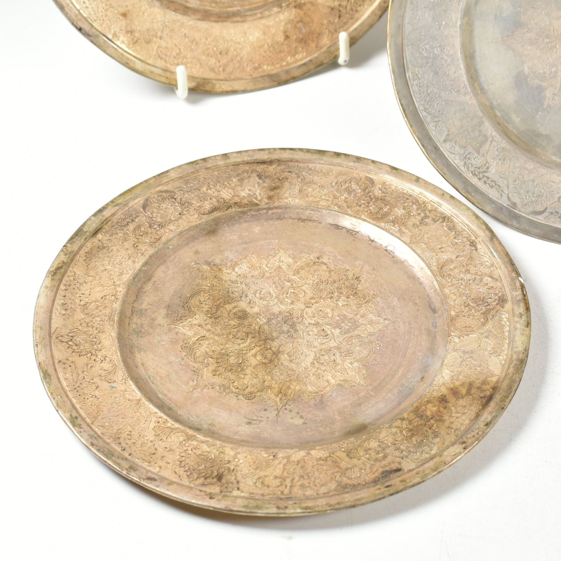 SET OF SIX PERSIAN SILVER SIDE PLATES - Image 3 of 15